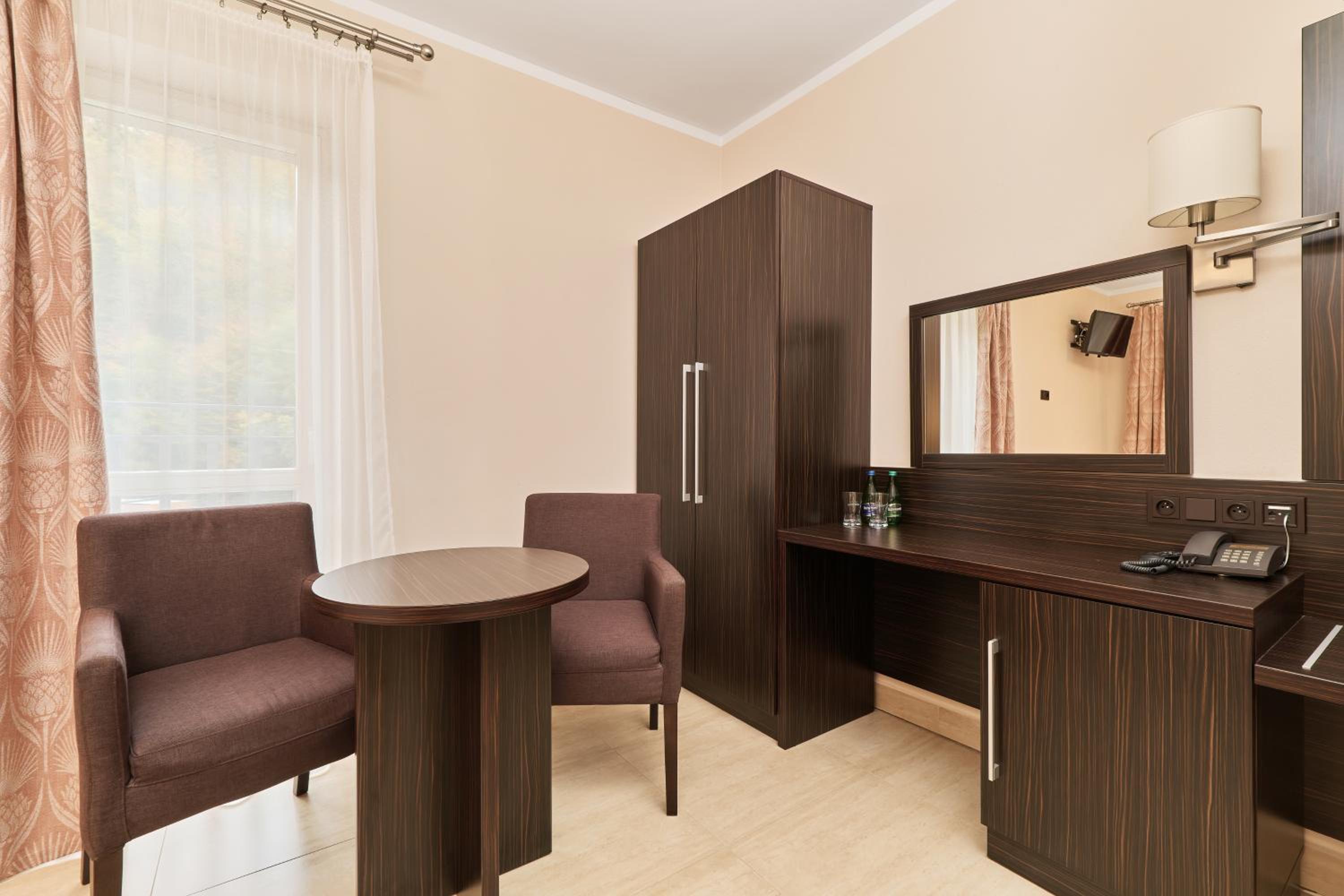Twin Room - Photo 4