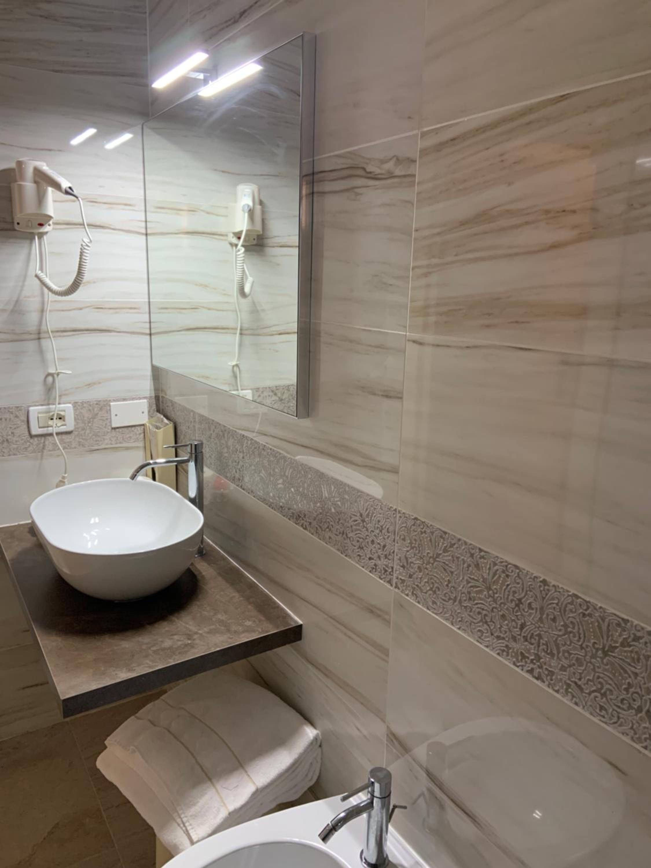 Twin Room with Shower
