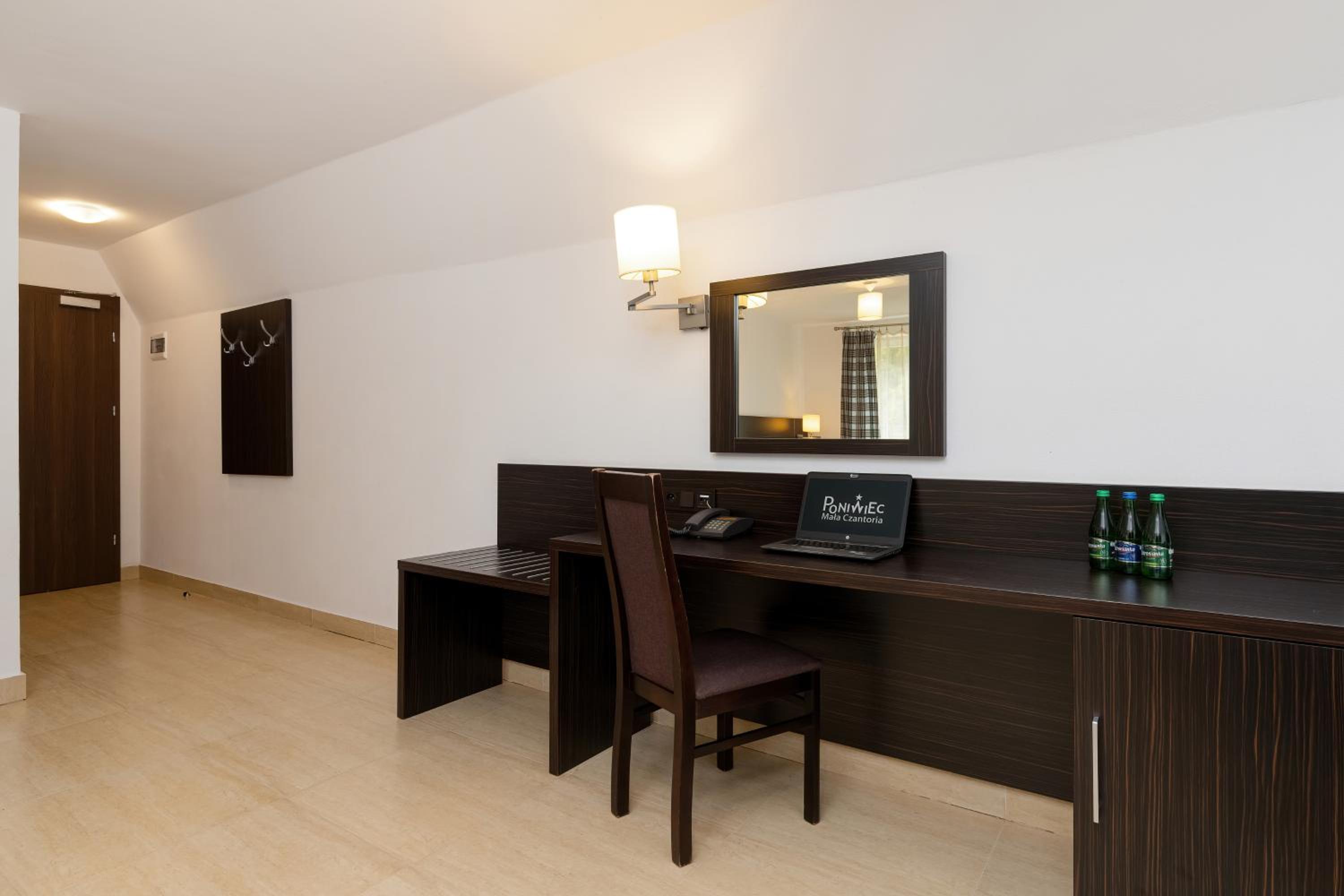 Family Room - Photo 2