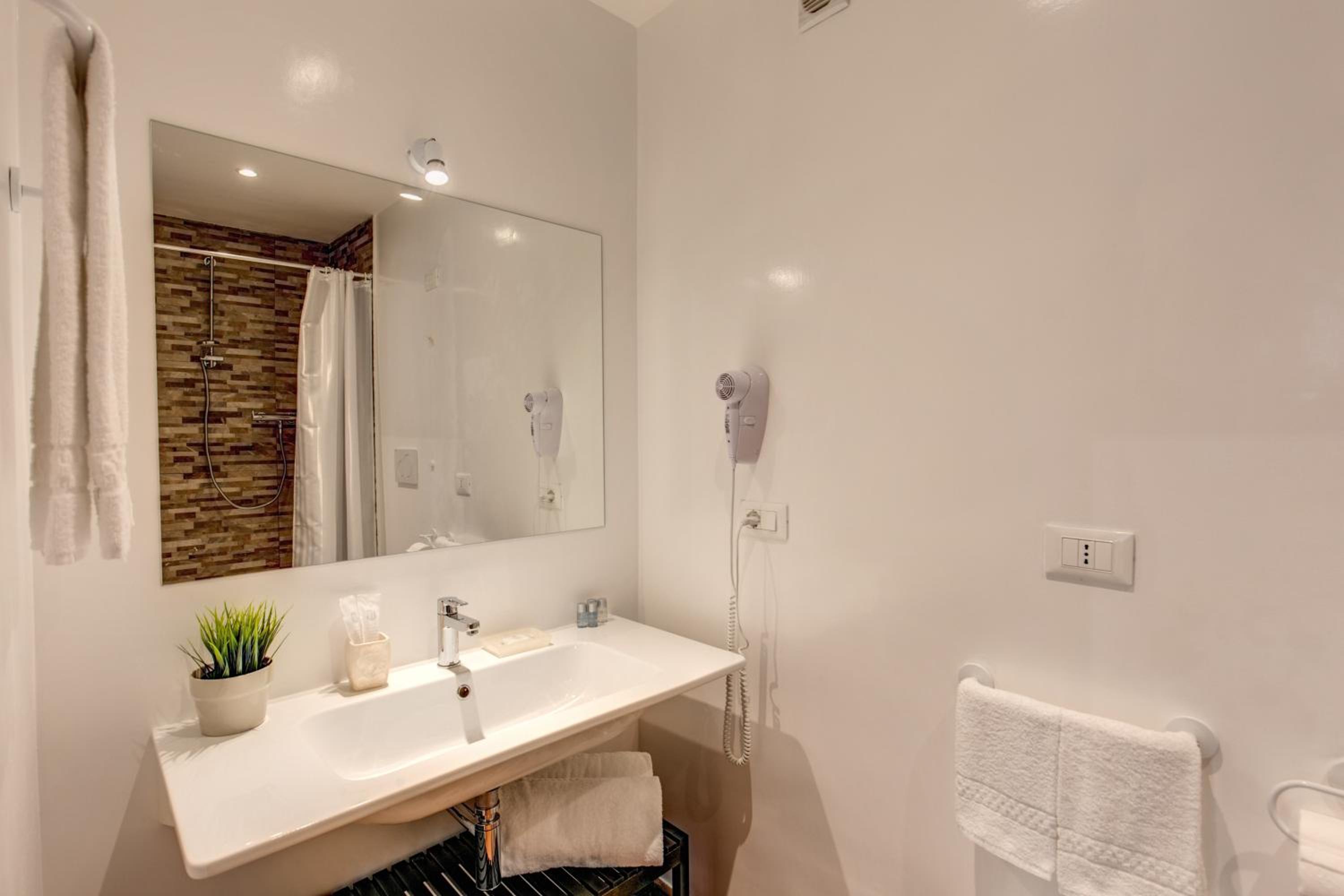 Deluxe Triple Room photo 3