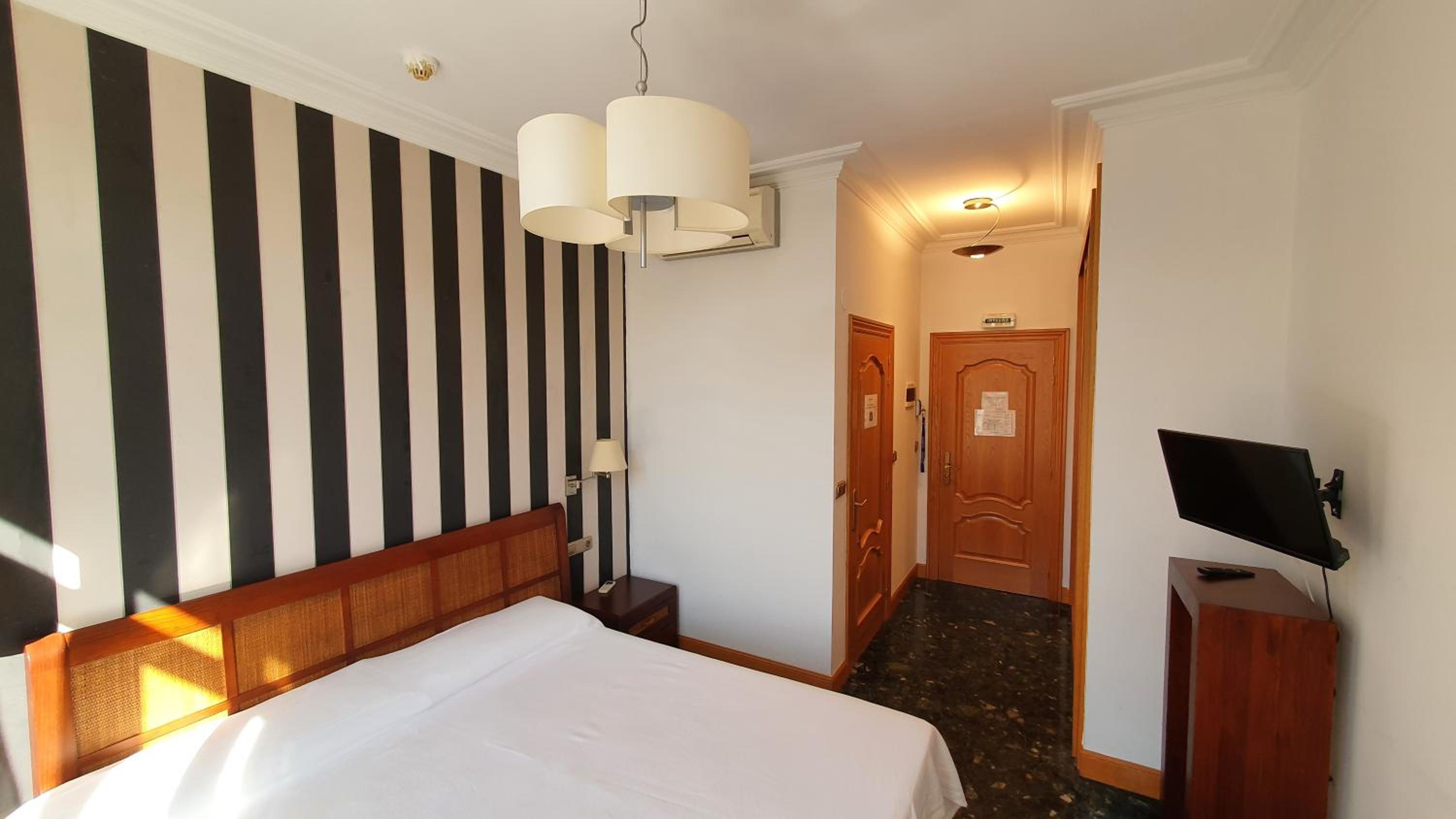 Habitación Doble con Baño Privado