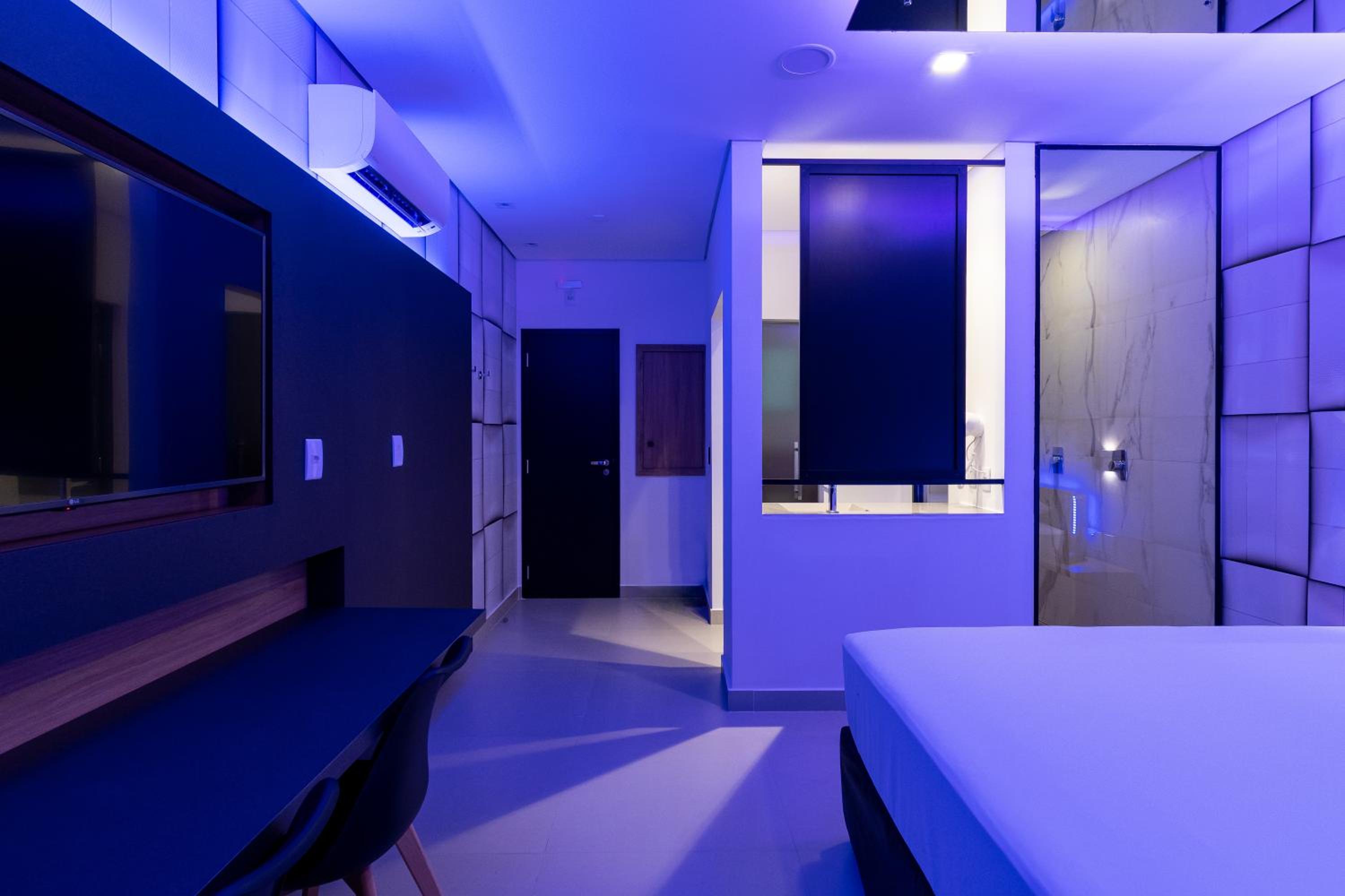 King Suite - Photo 2