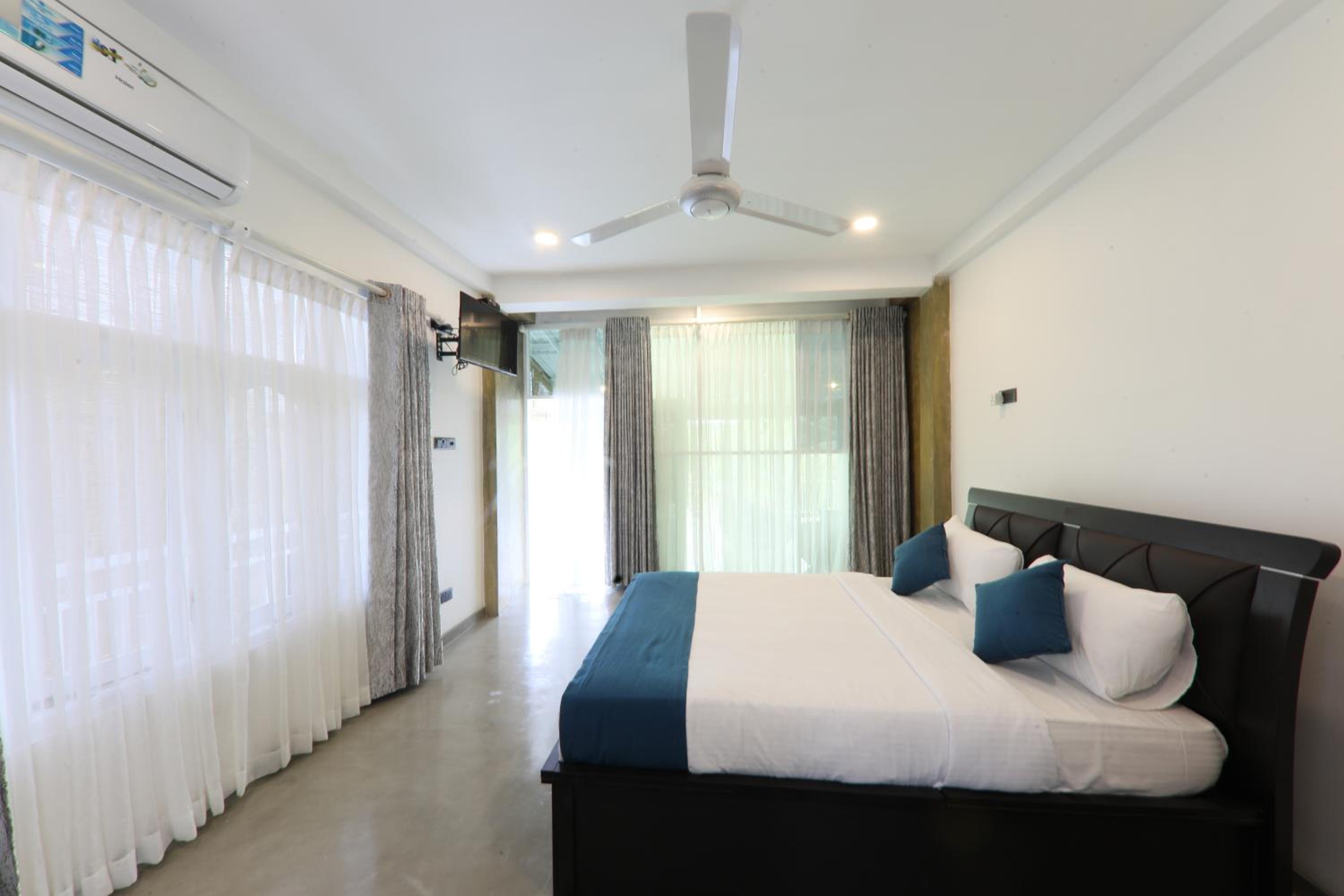 Deluxe Double Room photo 3