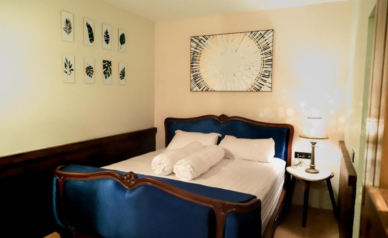 Junior Suite with Balcony - Photo 6