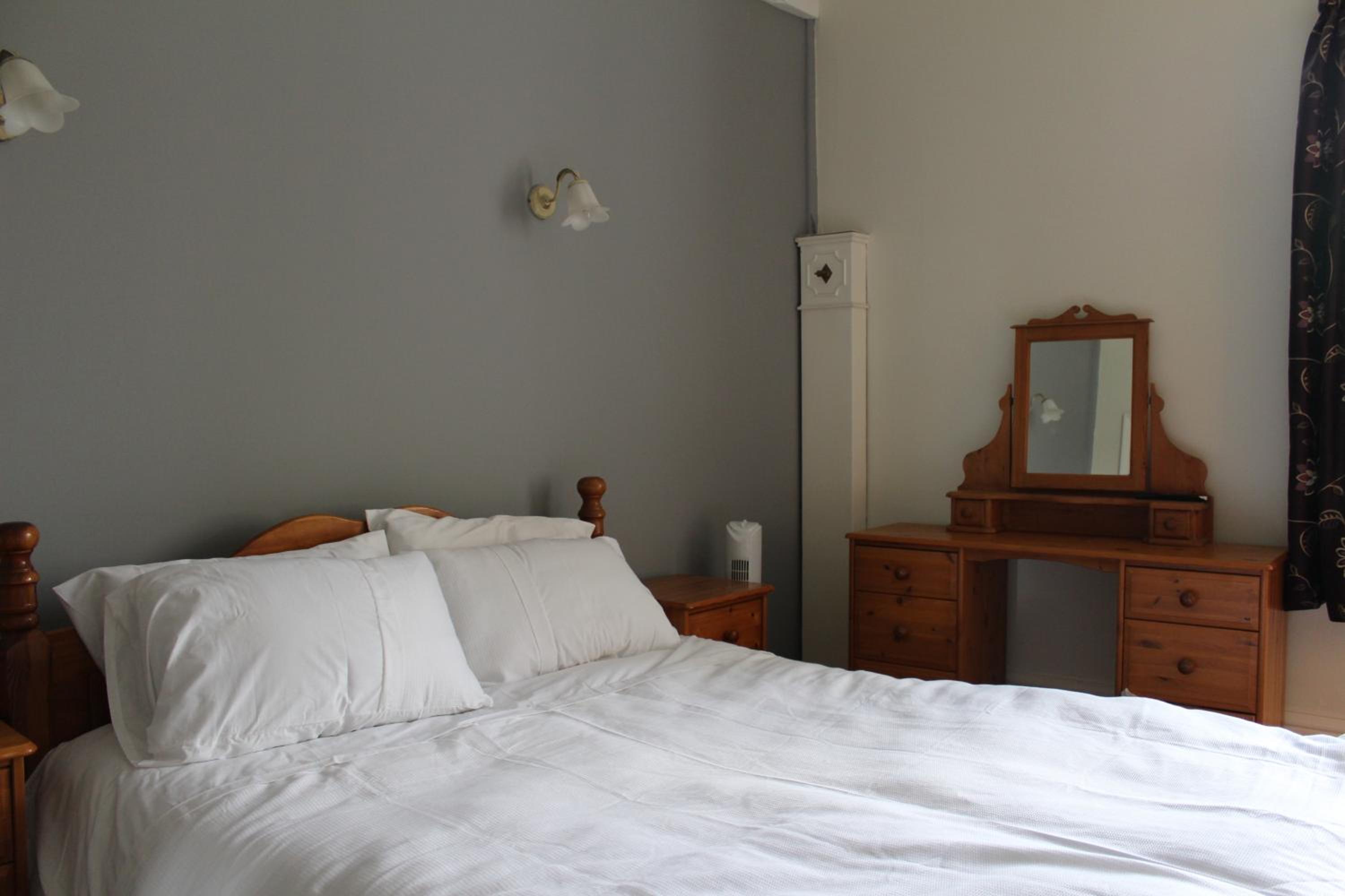 Double Room with Shared Bathroom photo 1