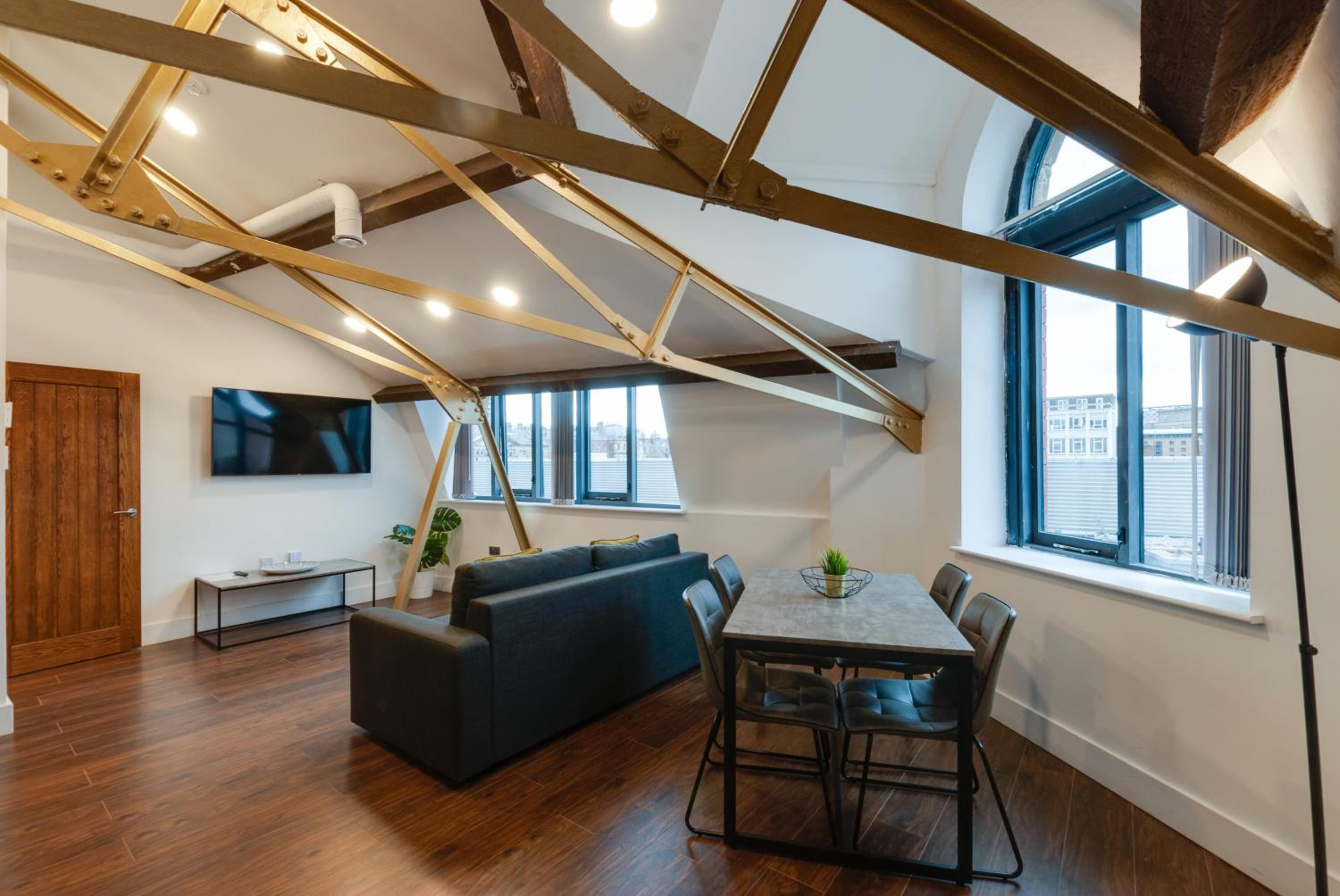 One-Bedroom Apartment - Photo 1