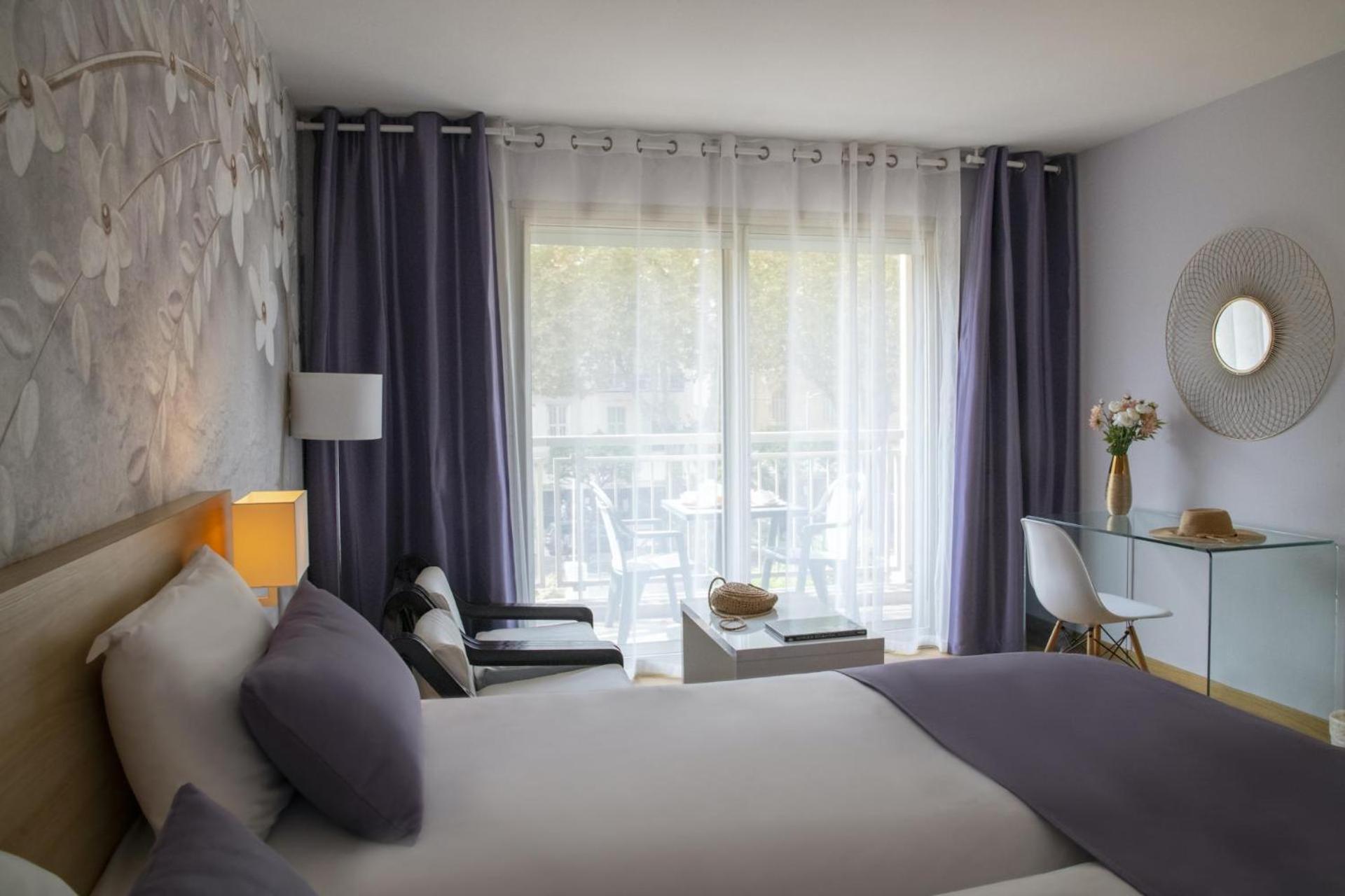 Deluxe Double Room with Shower - Photo 5