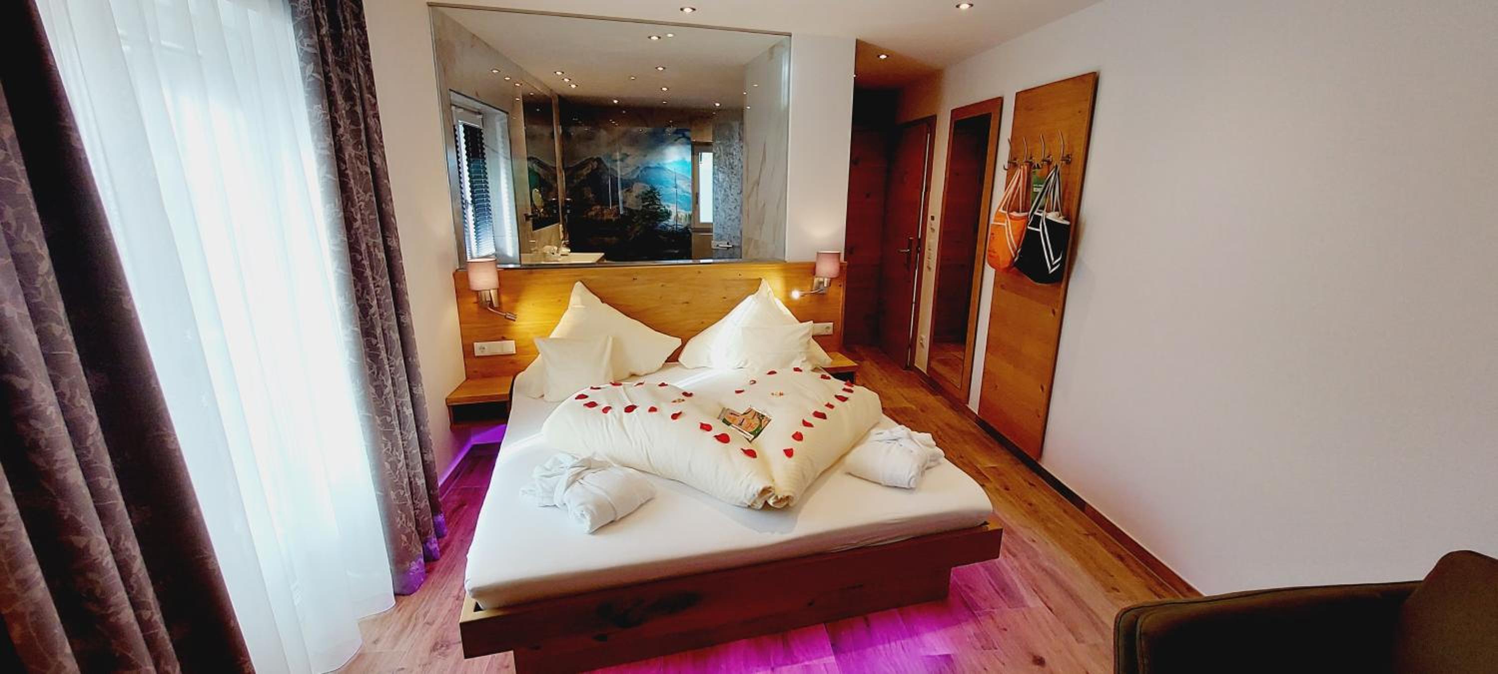 Deluxe Suite with Spa Bath photo 3