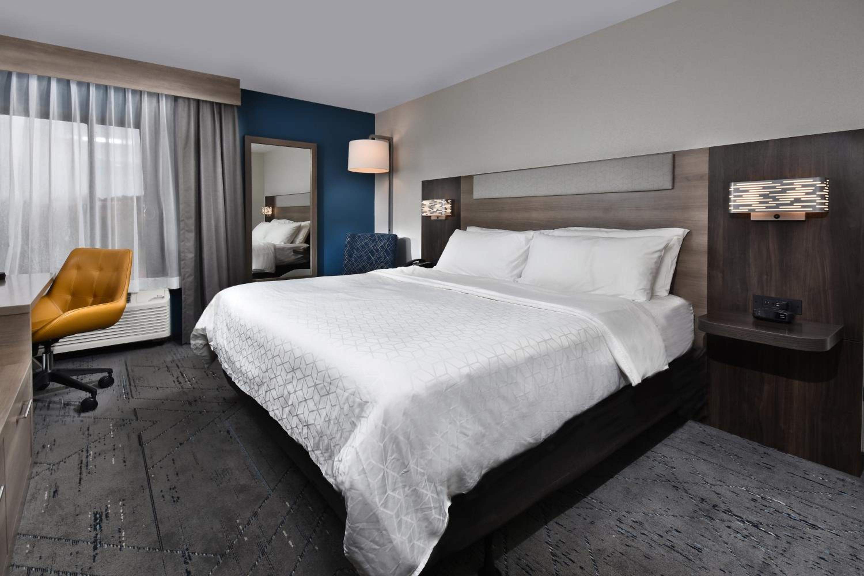 Standard King Room - Photo 2