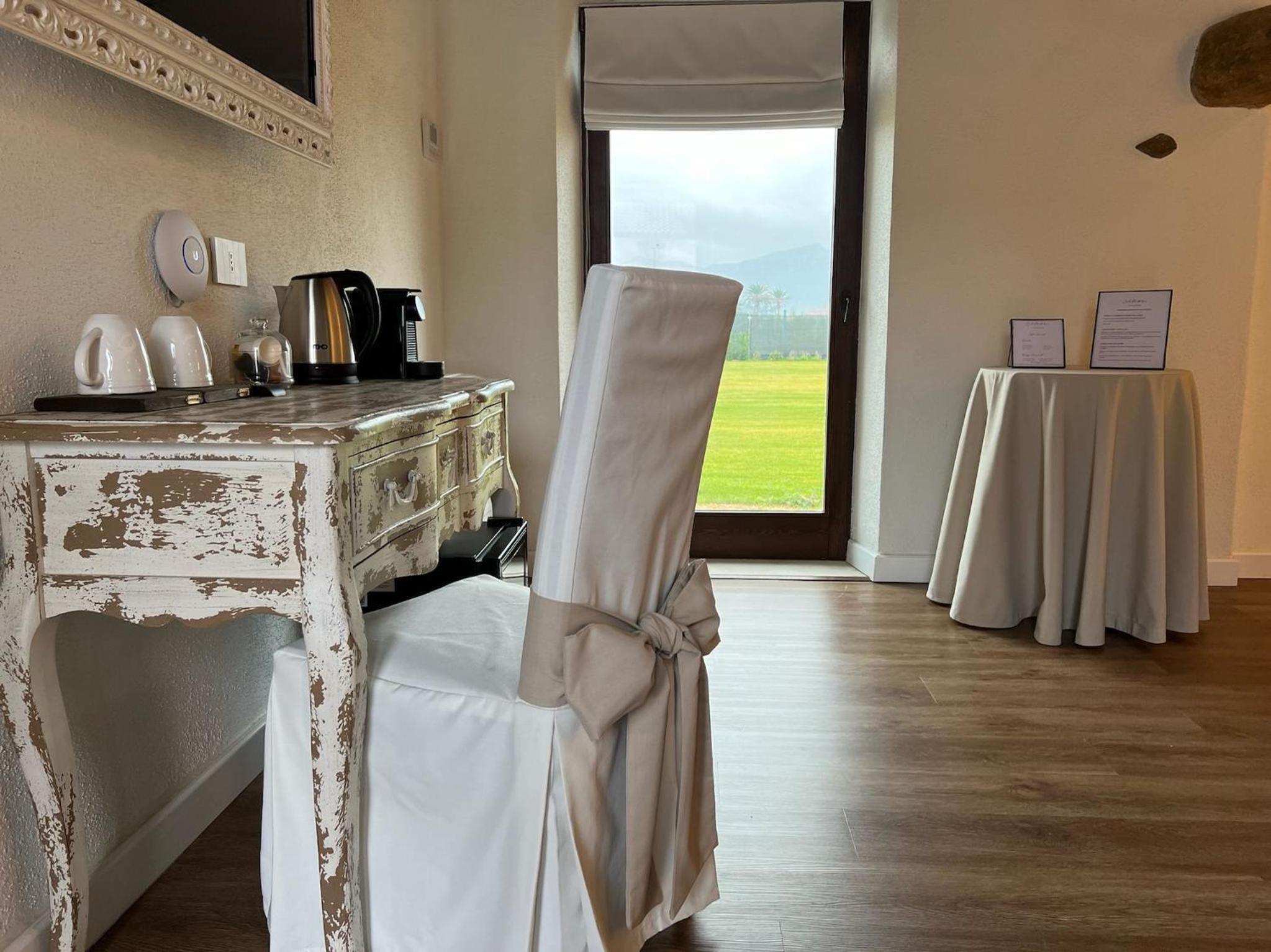 Superior Double or Twin Room with Garden View - Photo 10