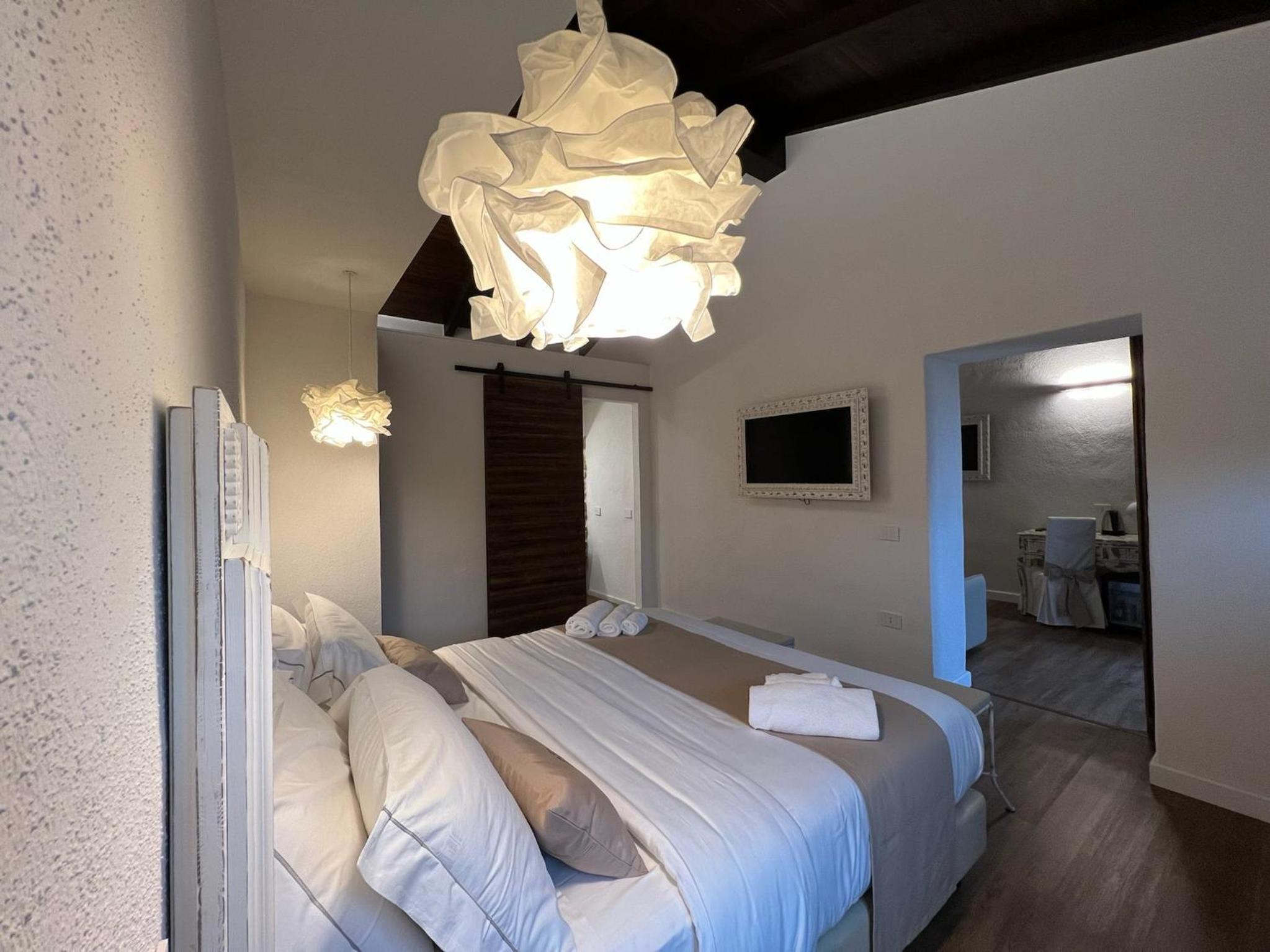 Superior Double or Twin Room - Photo 10