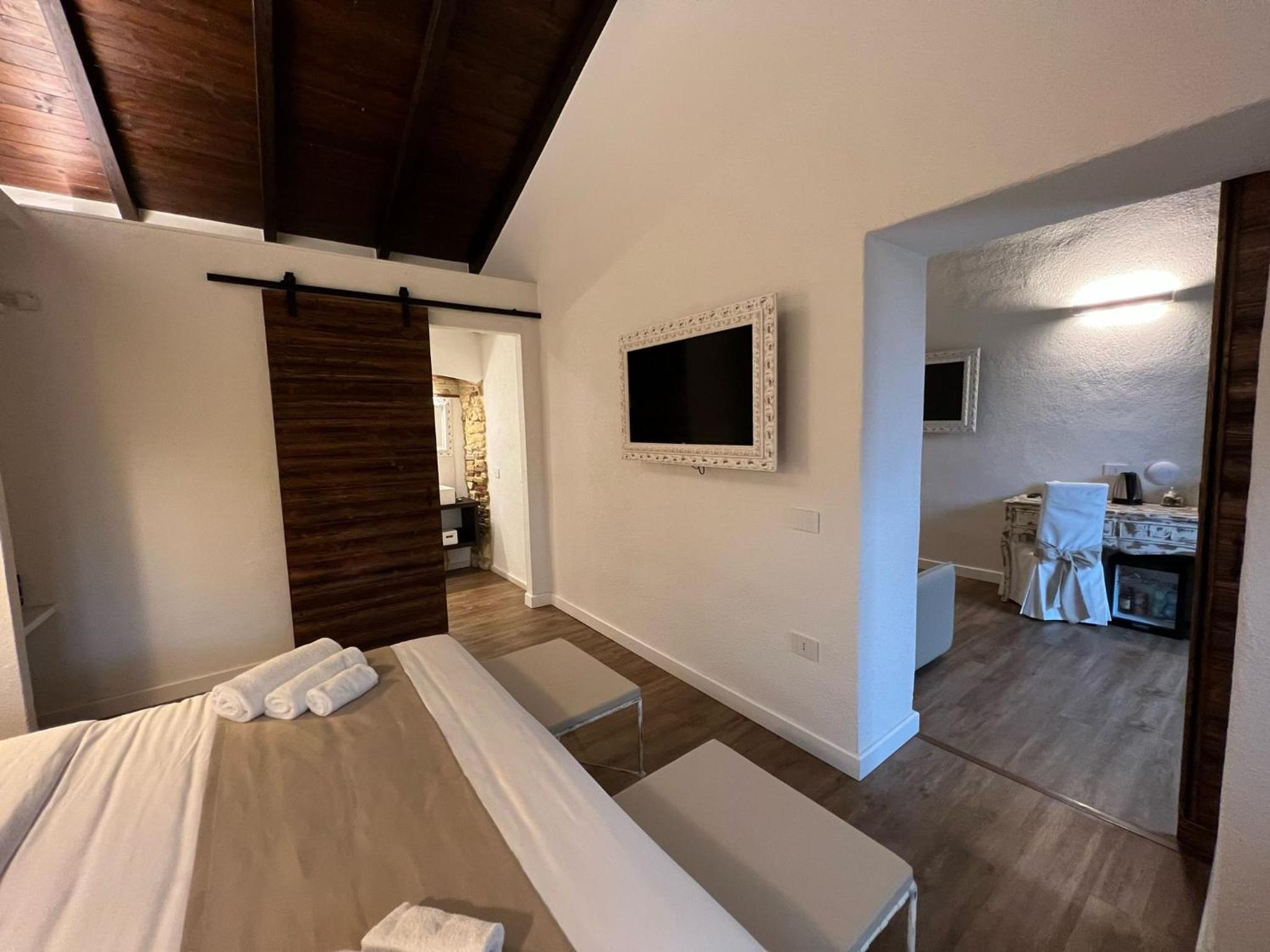 Superior Double or Twin Room - Photo 9