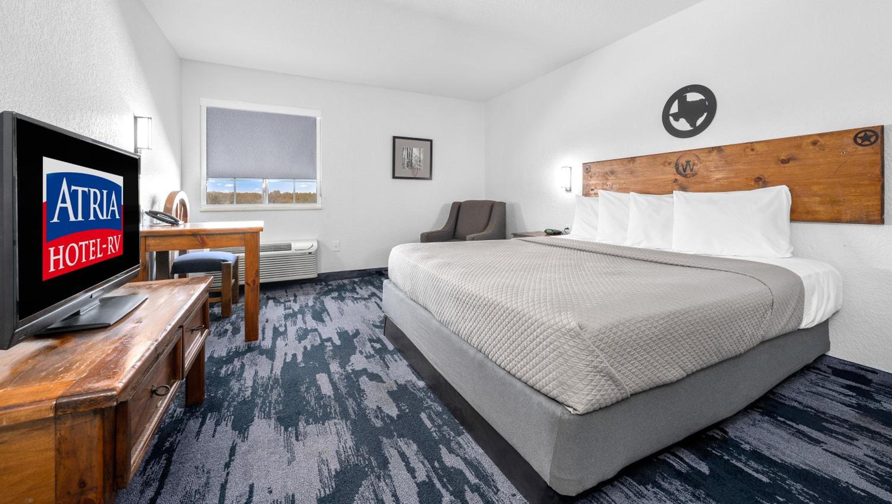 King Room - Non-Smoking - Photo 10