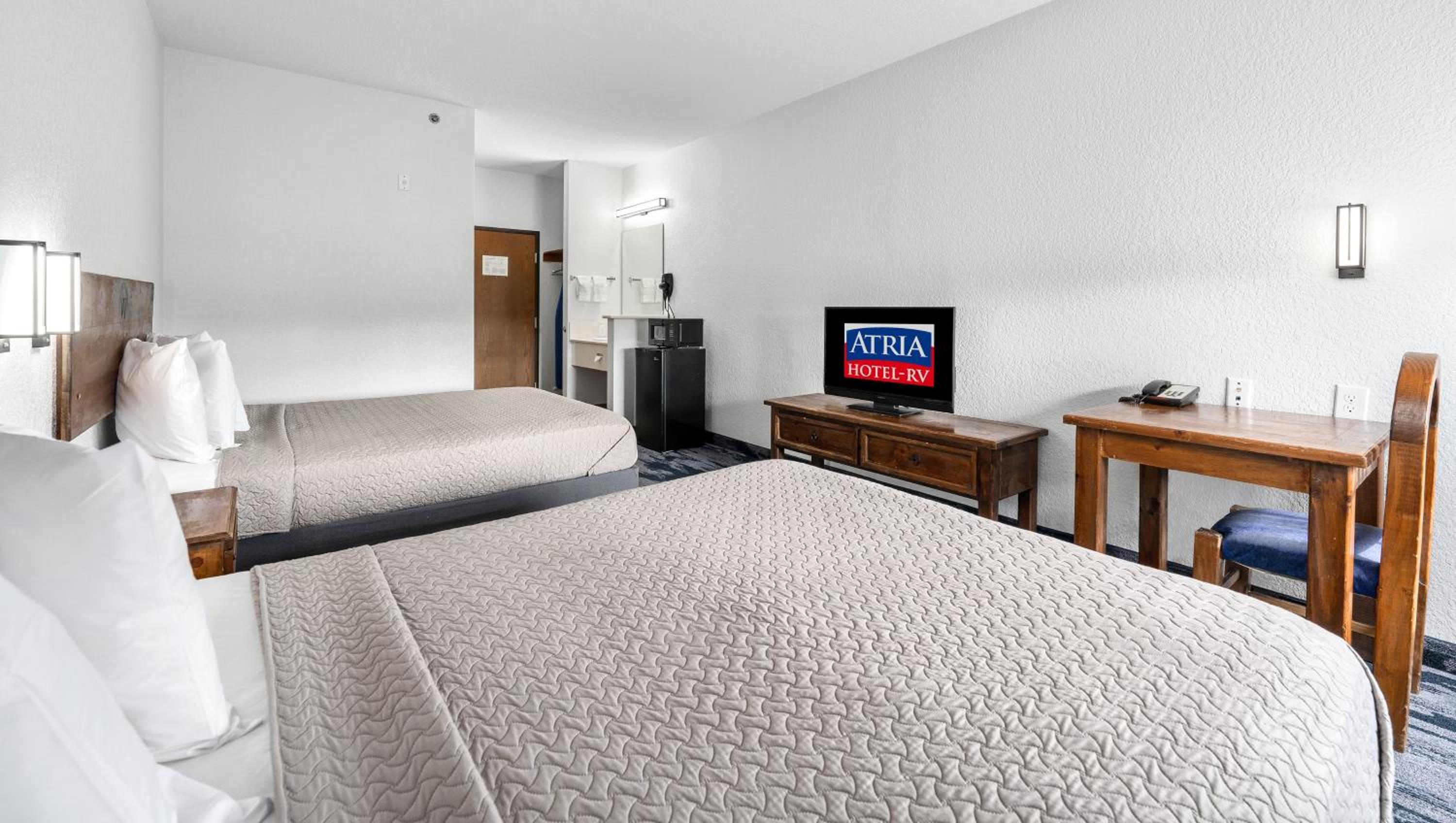 Queen Room with Two Queen Beds - Non-Smoking - Photo 1