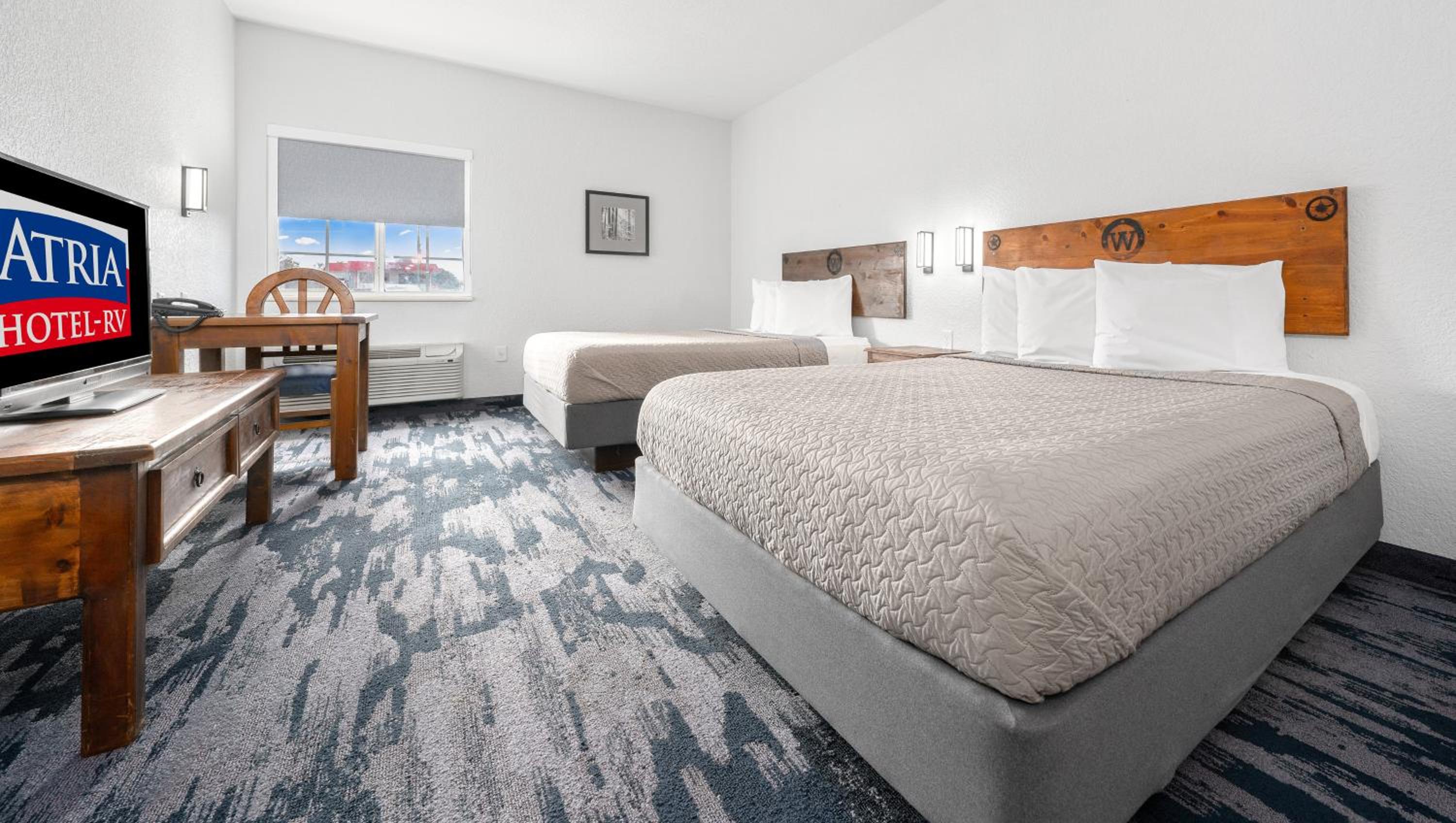 Queen Room with Two Queen Beds photo 1