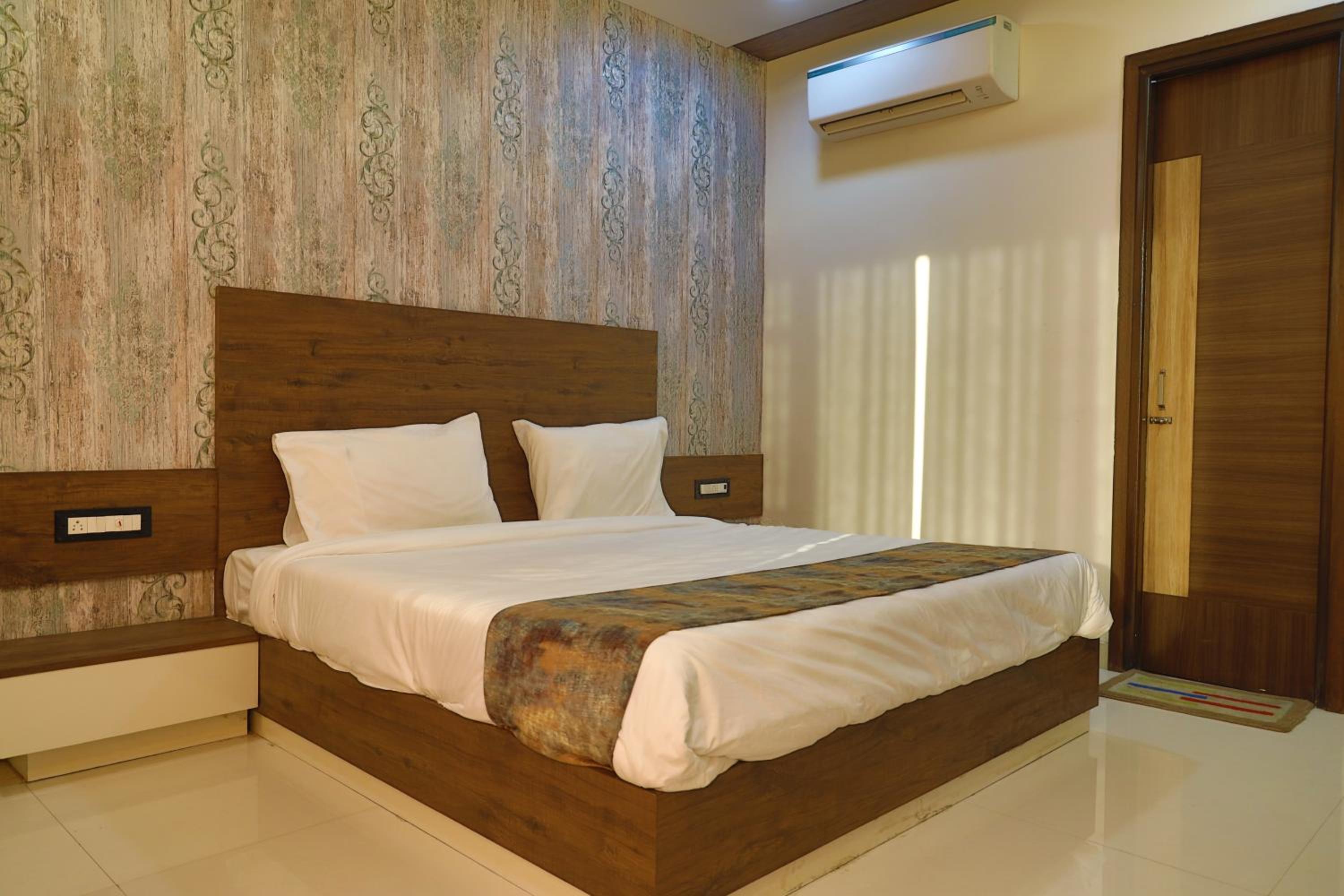 Budget Double Room - Photo 2