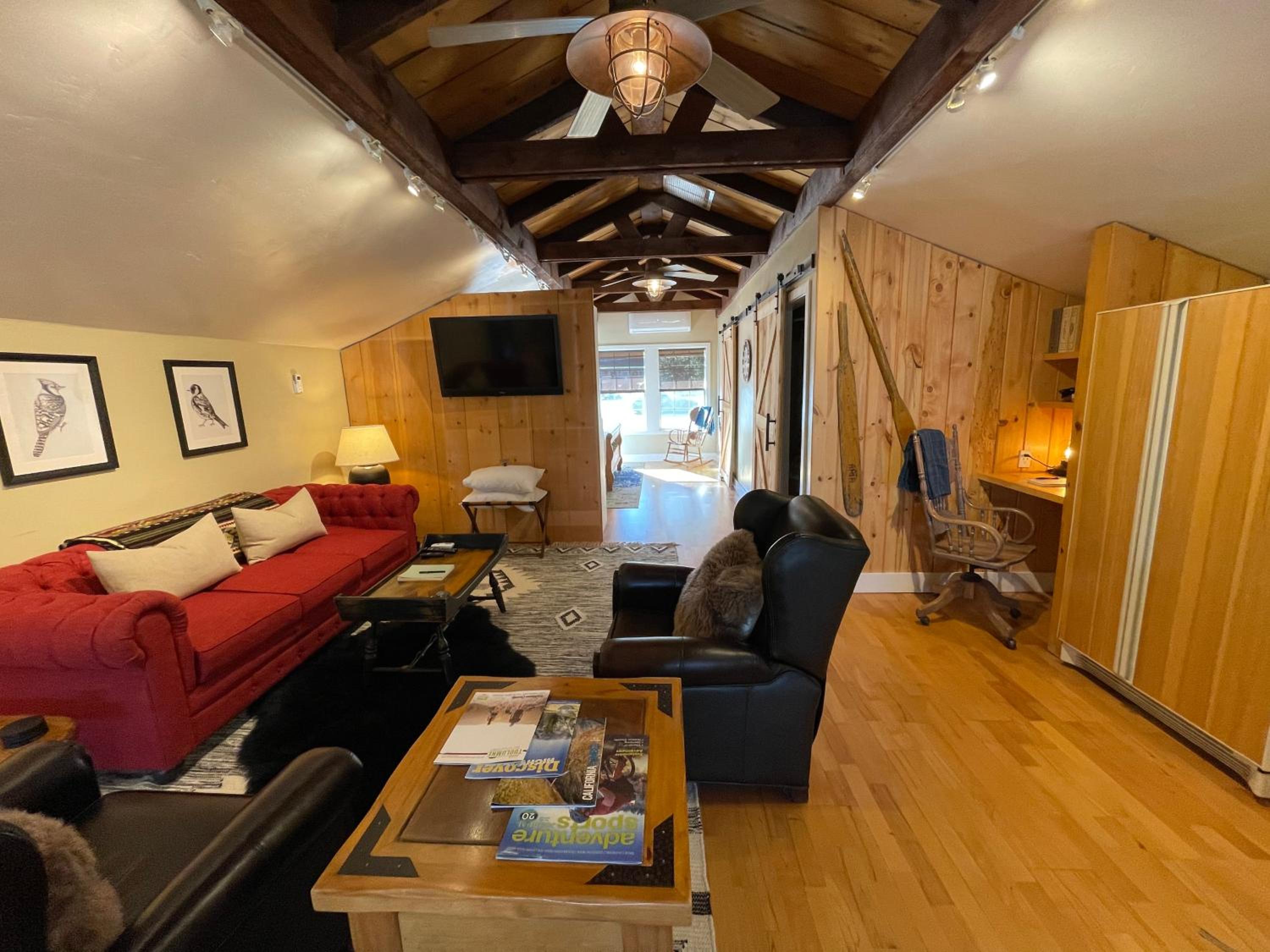 Deluxe Queen Suite (No Children) photo 1