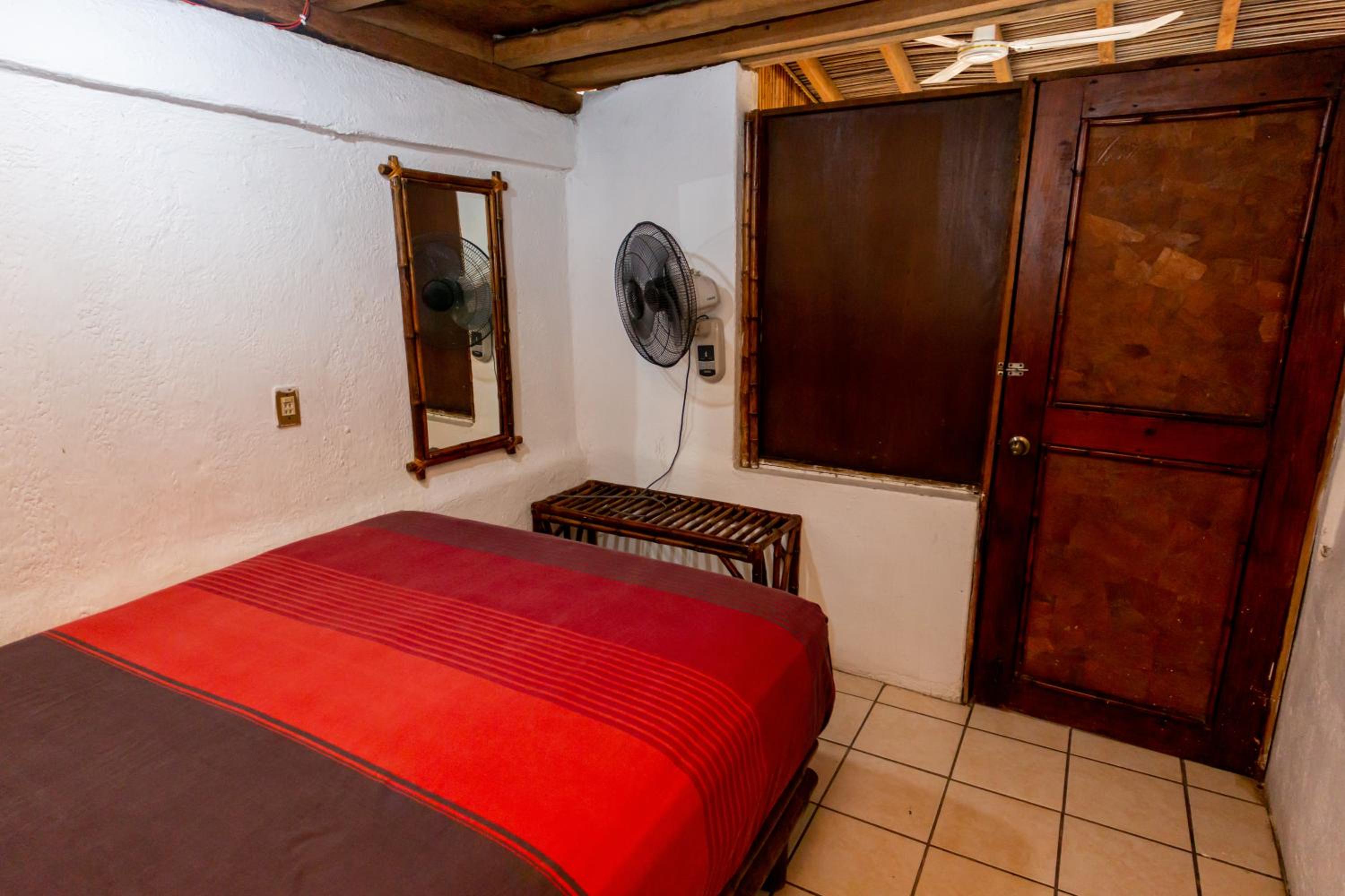 Five-Bedroom House photo 2