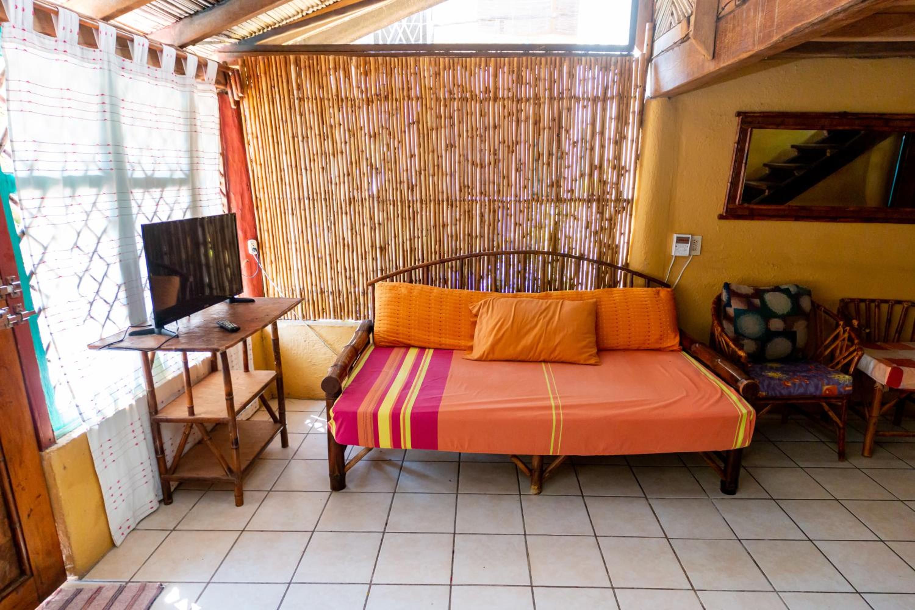 Five-Bedroom House photo 1