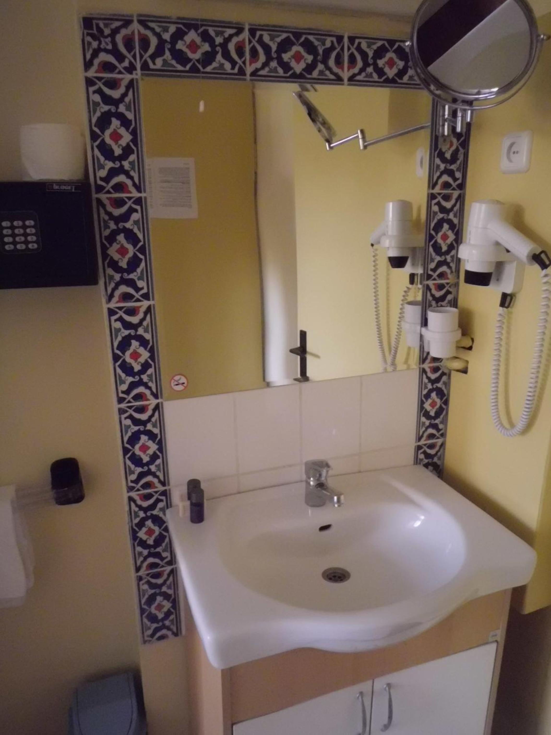 Standard Double or Twin Room photo 2