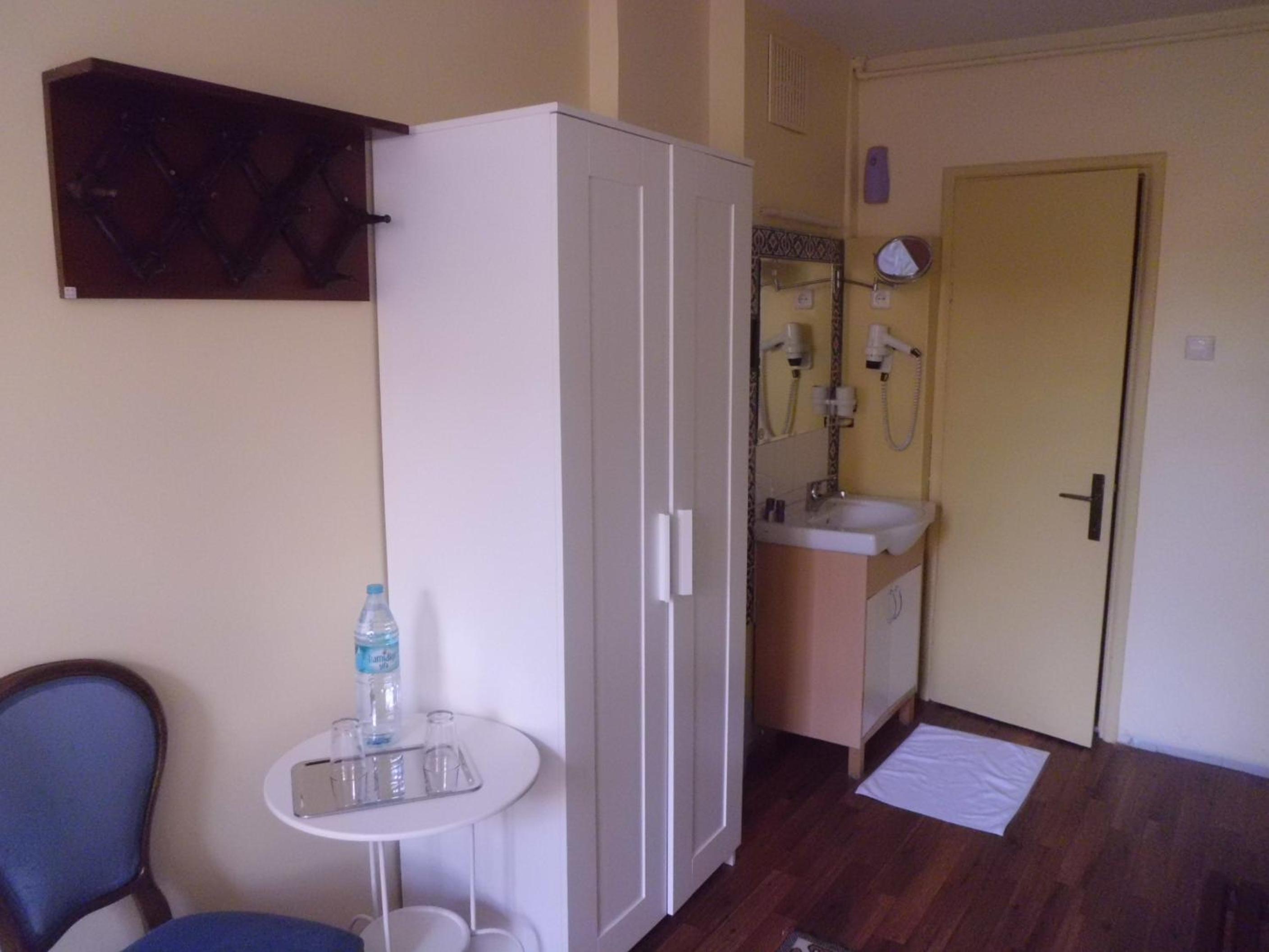 Standard Double or Twin Room photo 1