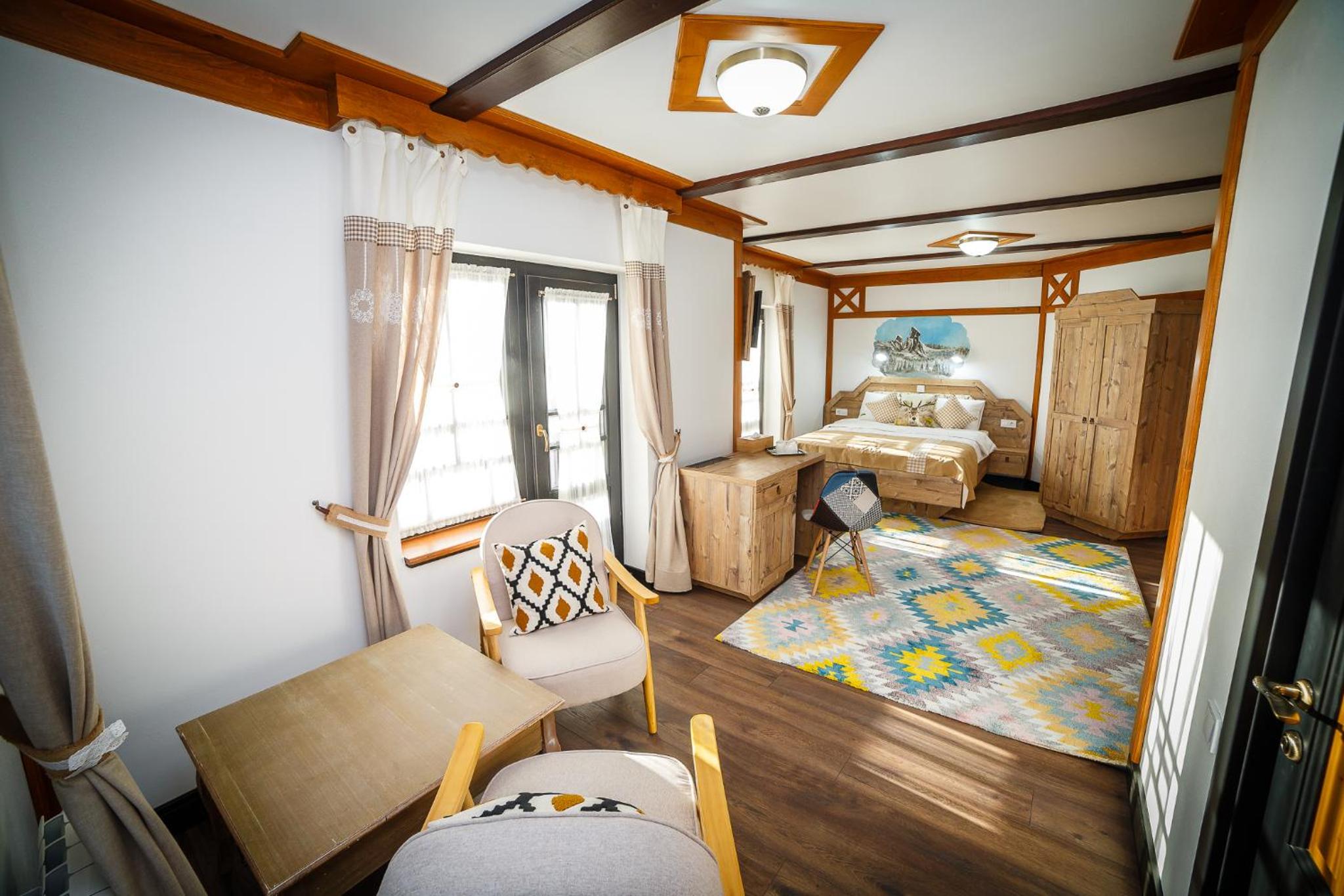Queen Room with Balcony photo 3