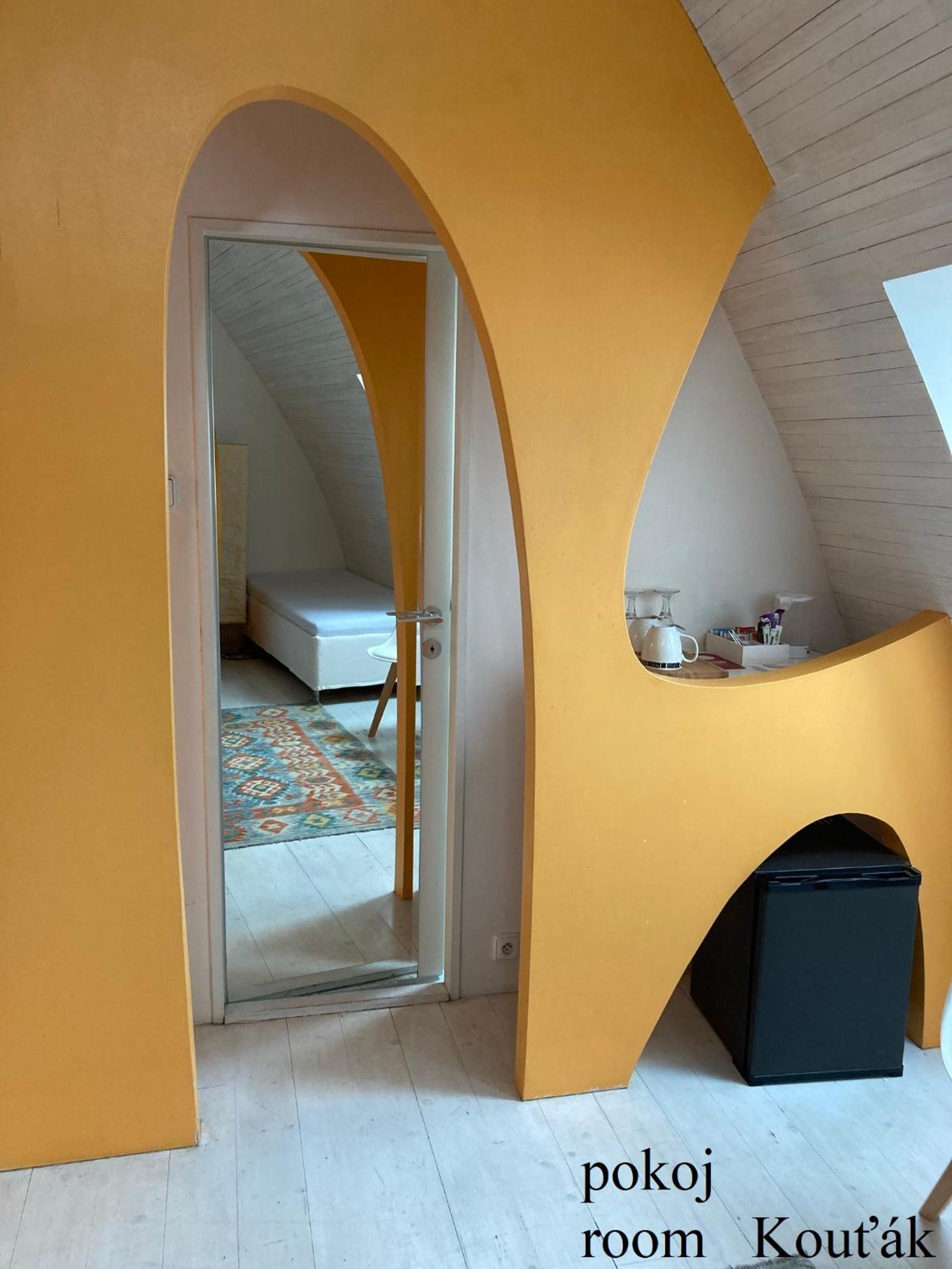 Double or Twin Room with Extra Bed - Photo 8
