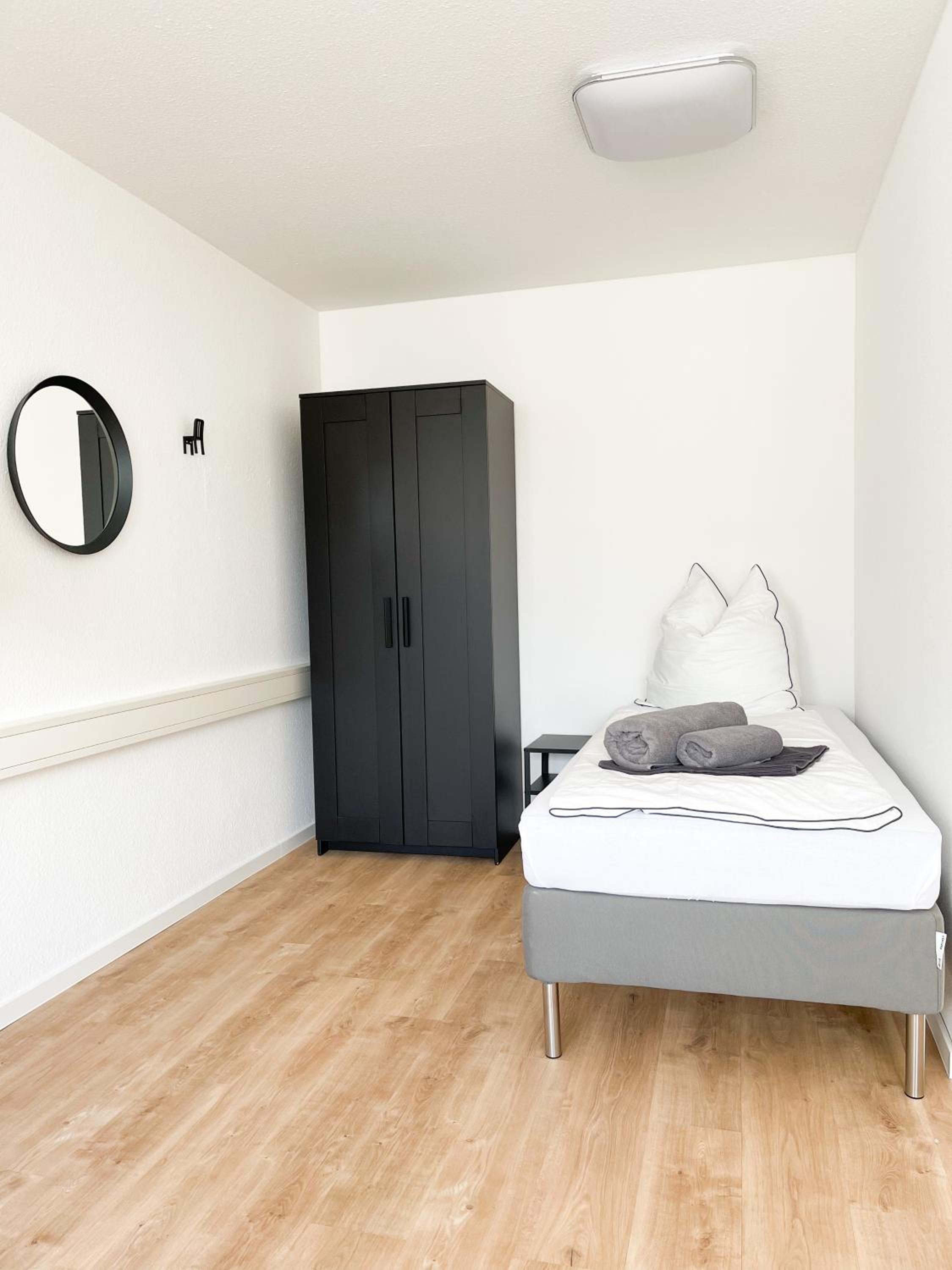 Standard Twin Room with Shared Bathroom photo 2