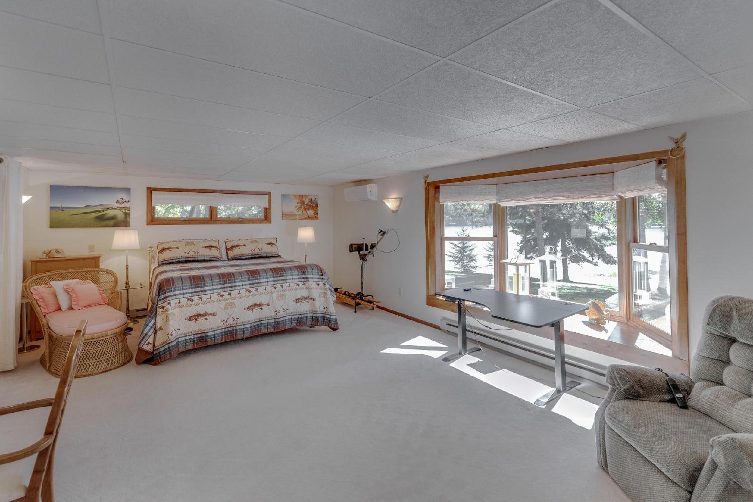 Five-Bedroom House photo 2