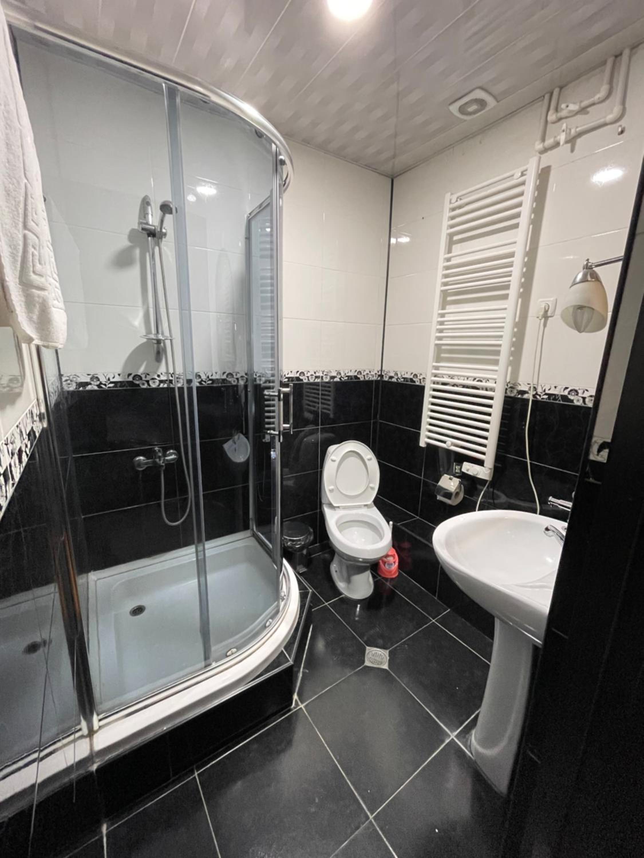 Standard Double Room - Photo 9