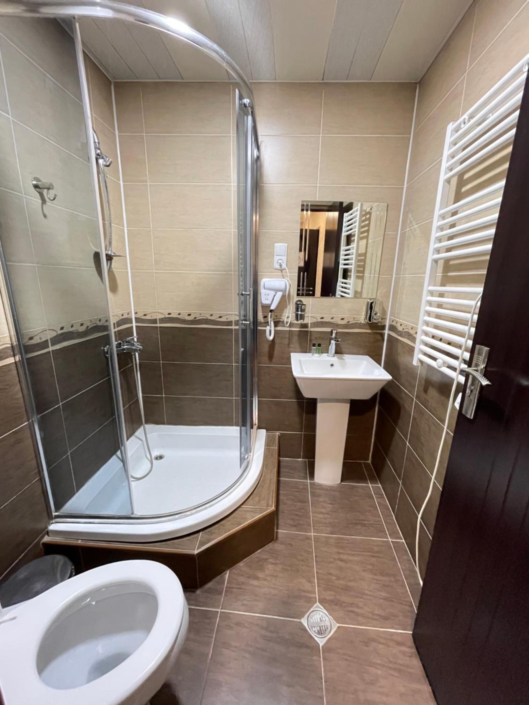 Standard Double Room - Photo 10