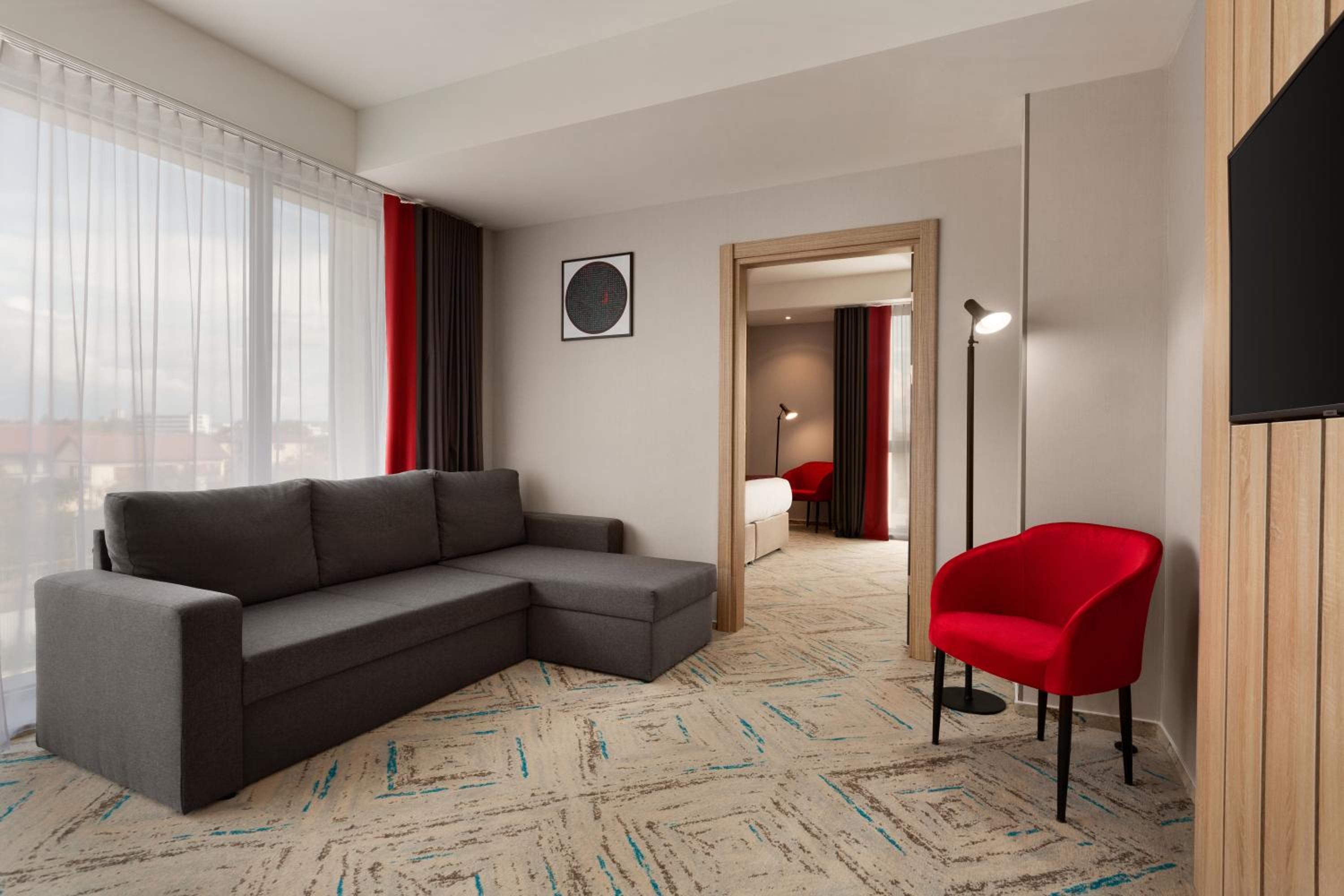 Executive King Suite - Non-Smoking - Photo 2