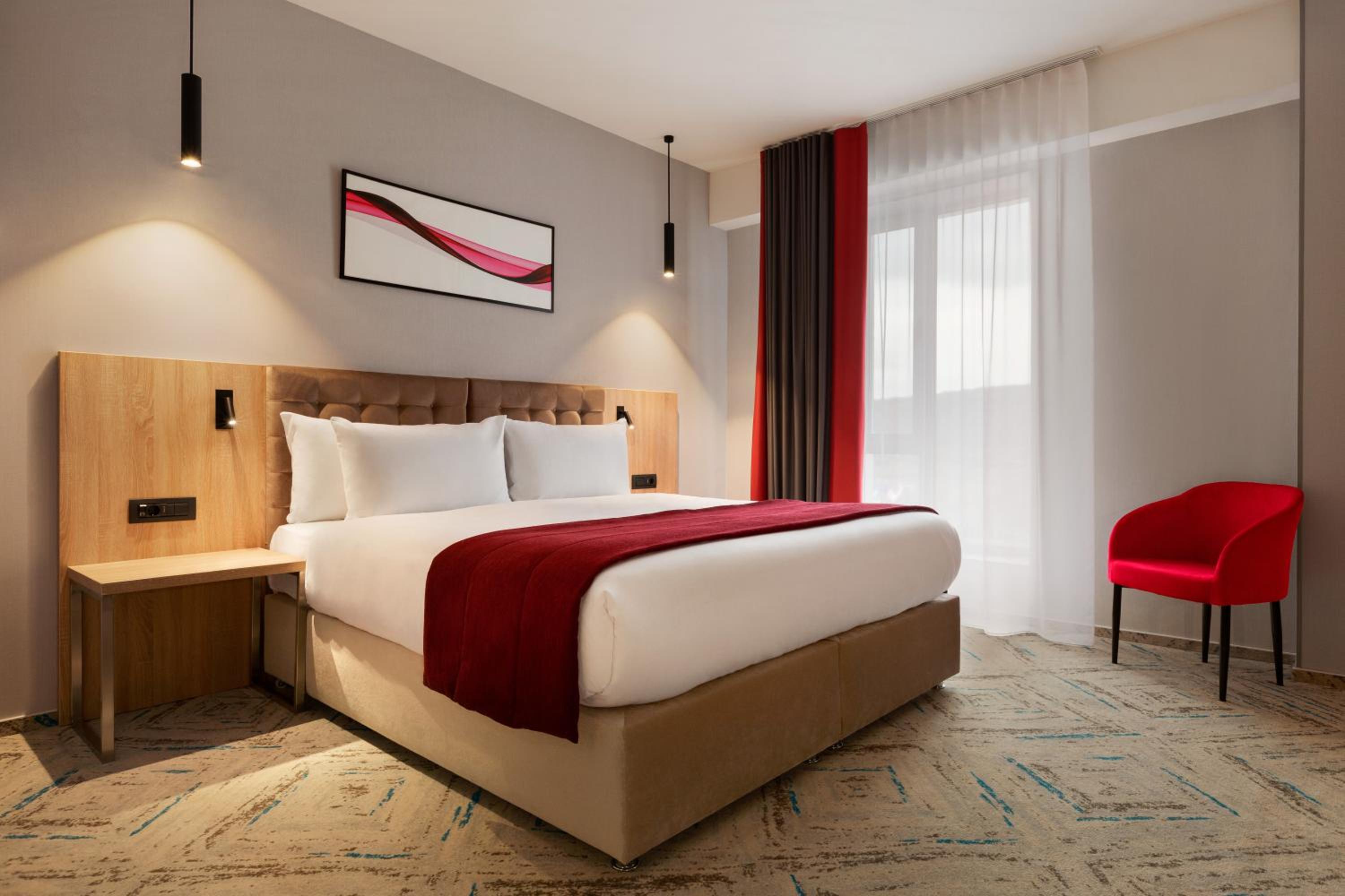 Junior King Suite - Non-Smoking - Photo 1