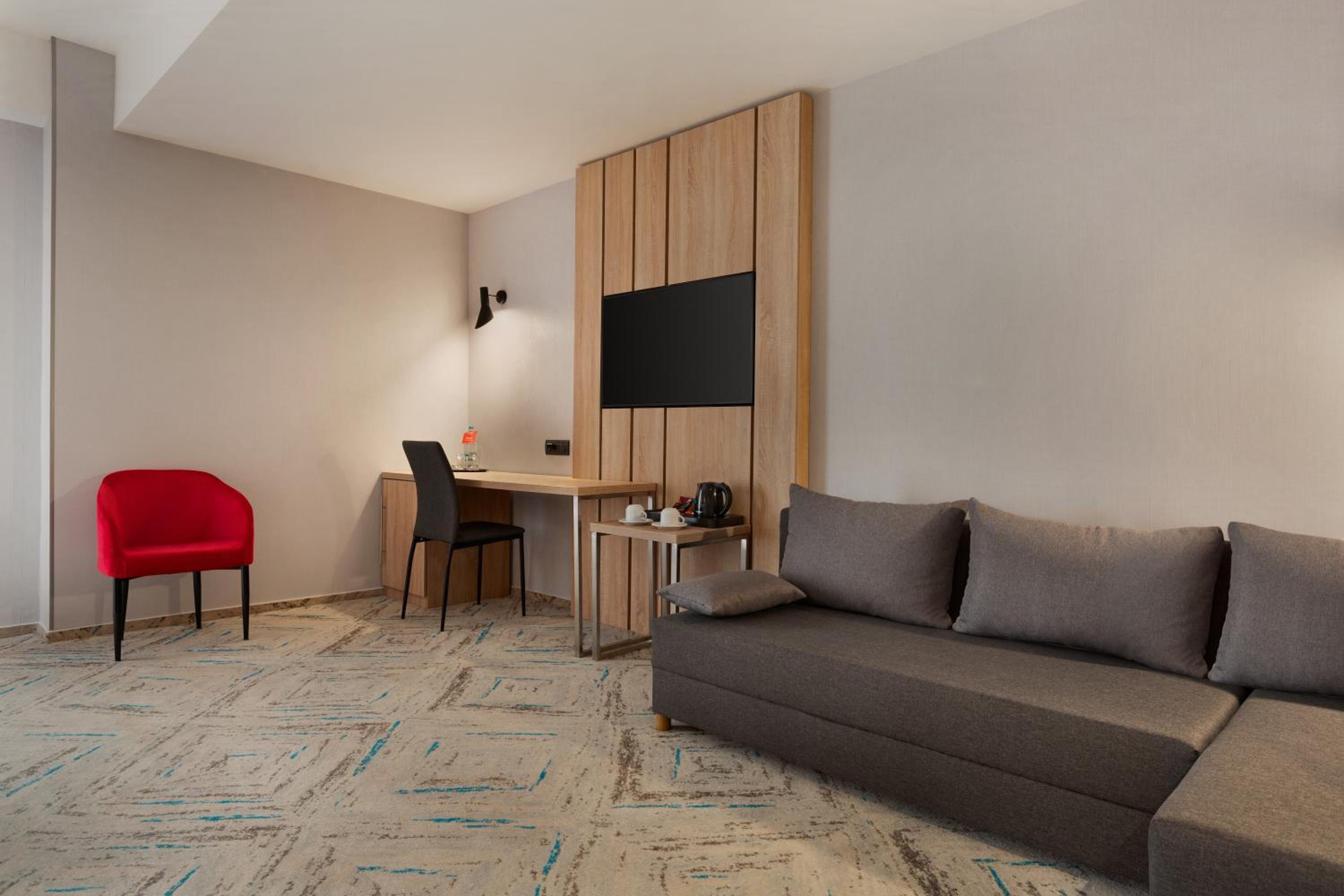 Junior King Suite - Non-Smoking - Photo 3