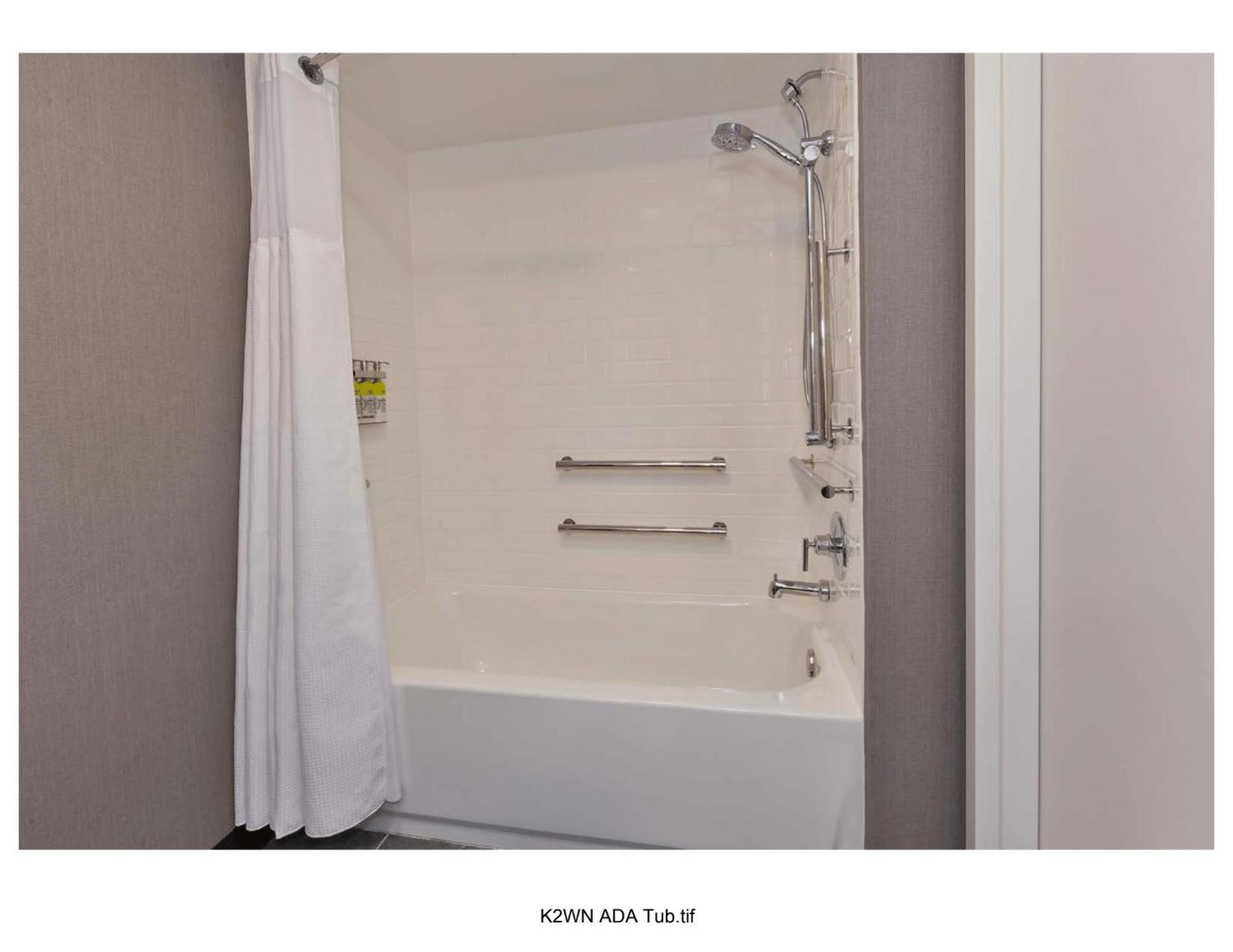 Queen Studio - Disability Access - Photo 3
