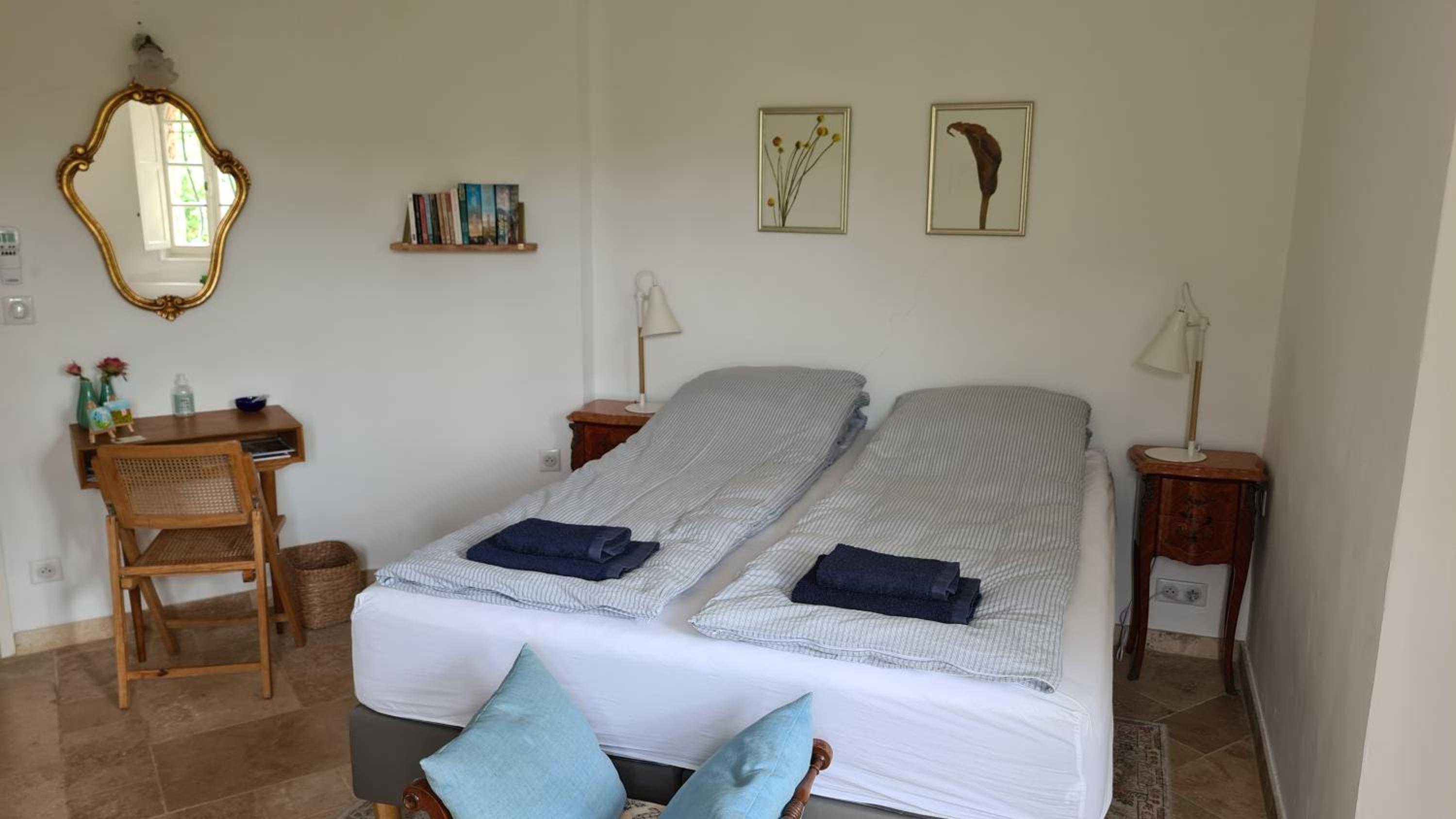 Double Room with Private Bathroom - Photo 2