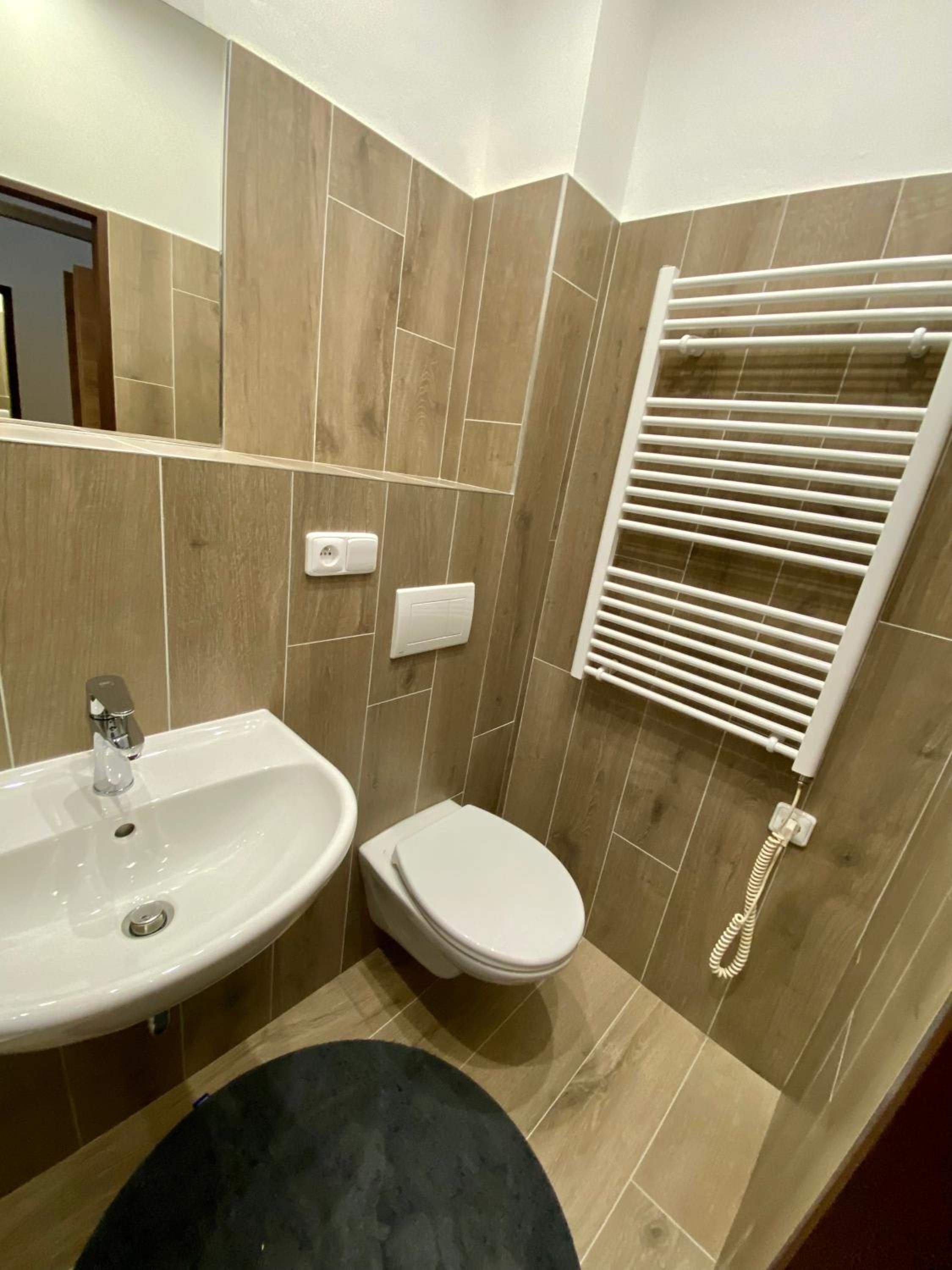 Deluxe Double Room with Shower - Photo 2