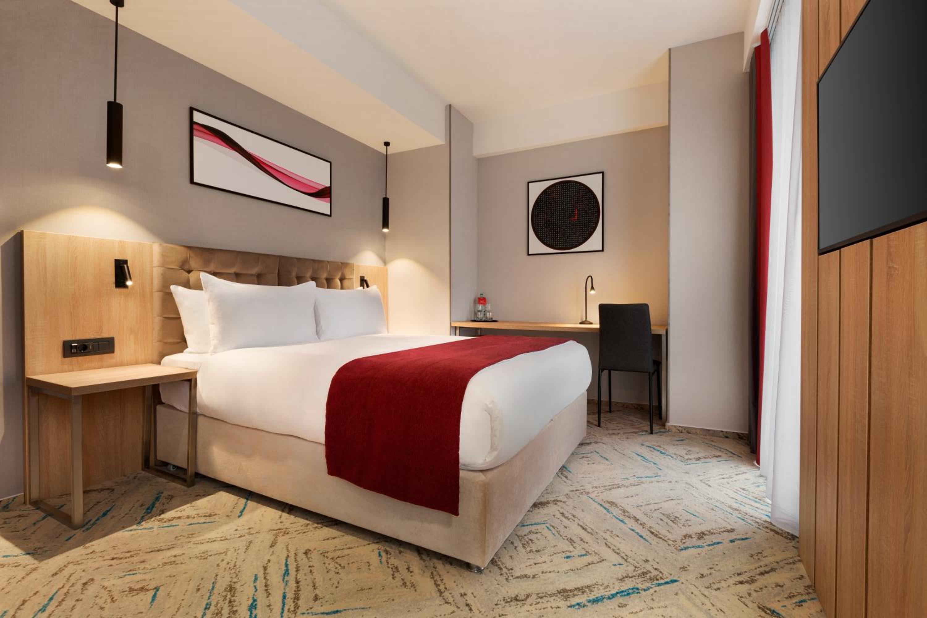 King Room - Non-Smoking - Photo 1
