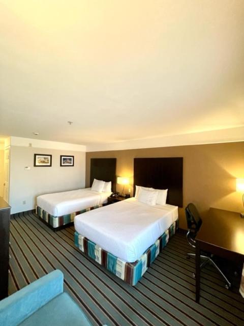 Double Room with Two Double Beds - Non-Smoking - Photo 4
