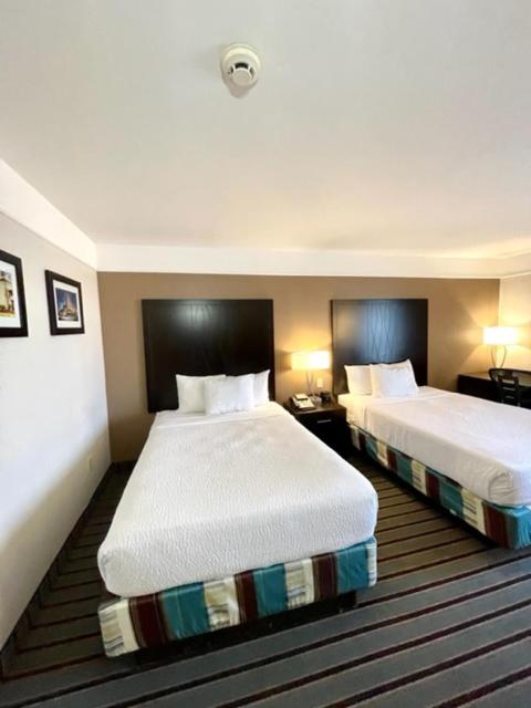 Double Room with Two Double Beds - Non-Smoking - Photo 2