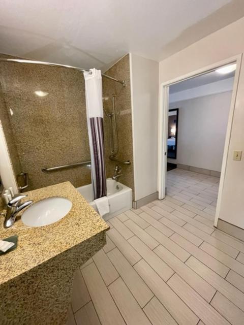 King Room - Mobility Access/Non-Smoking - Photo 2
