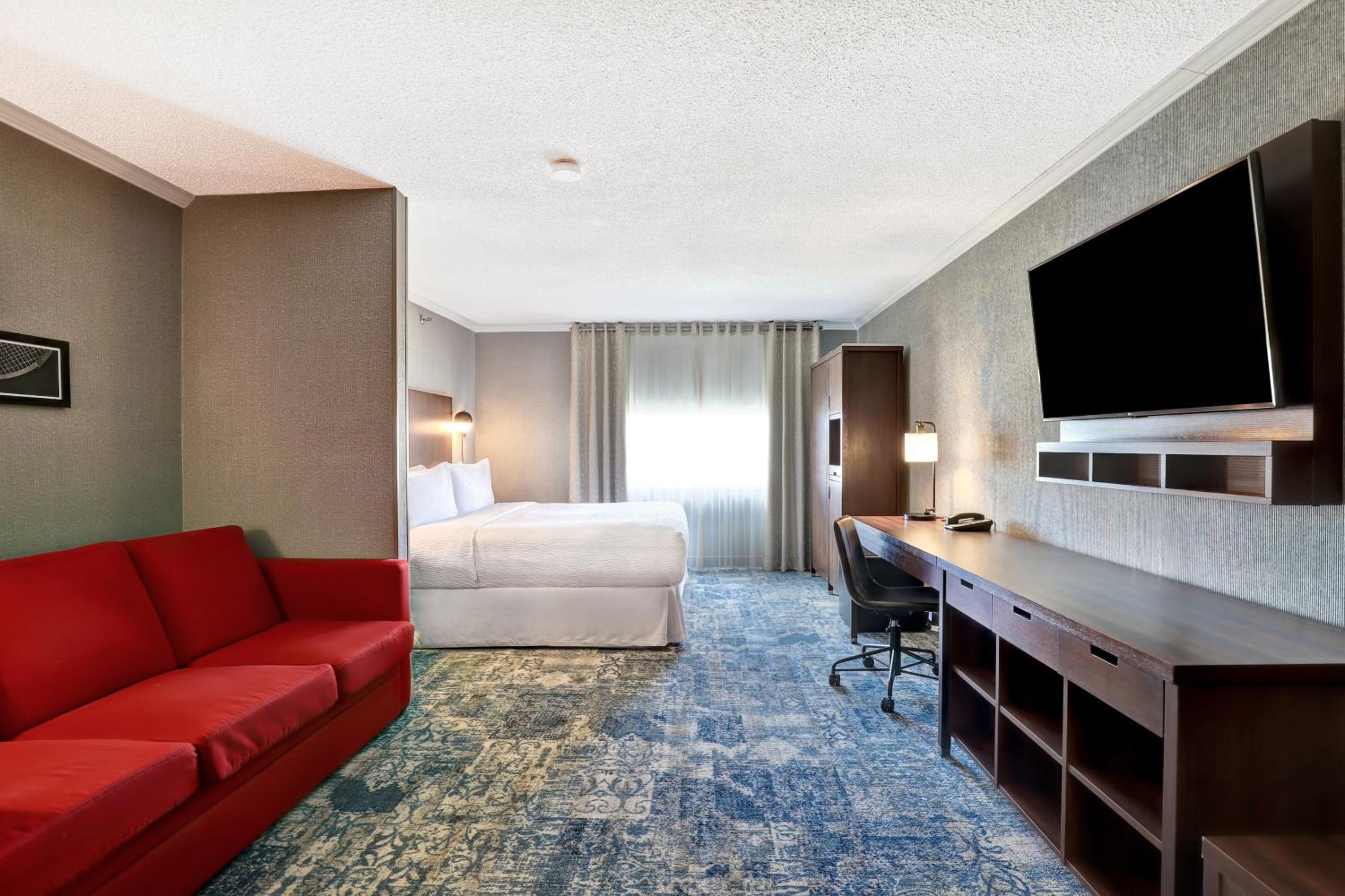 Deluxe King Room with Sofa Bed-double - Photo 1