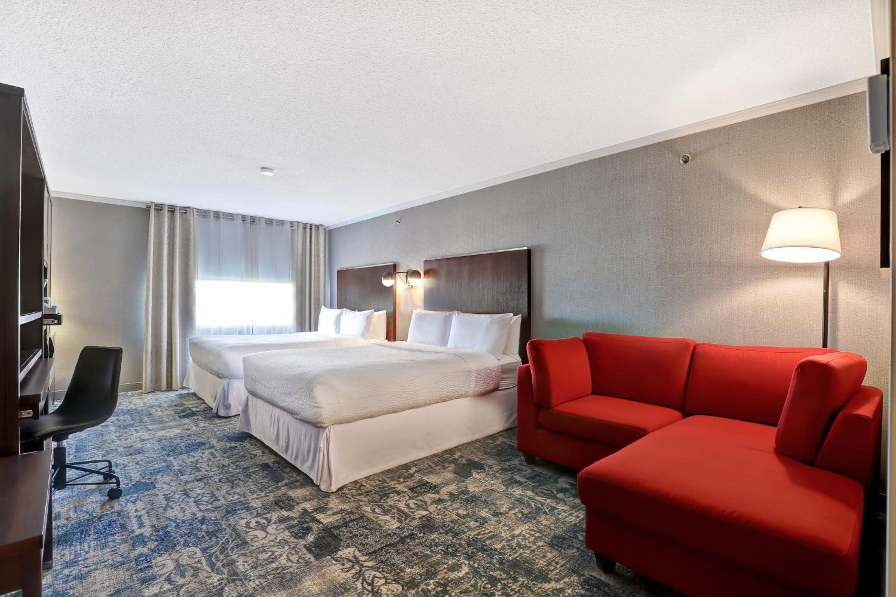 Deluxe Double Queen Room - Photo 1