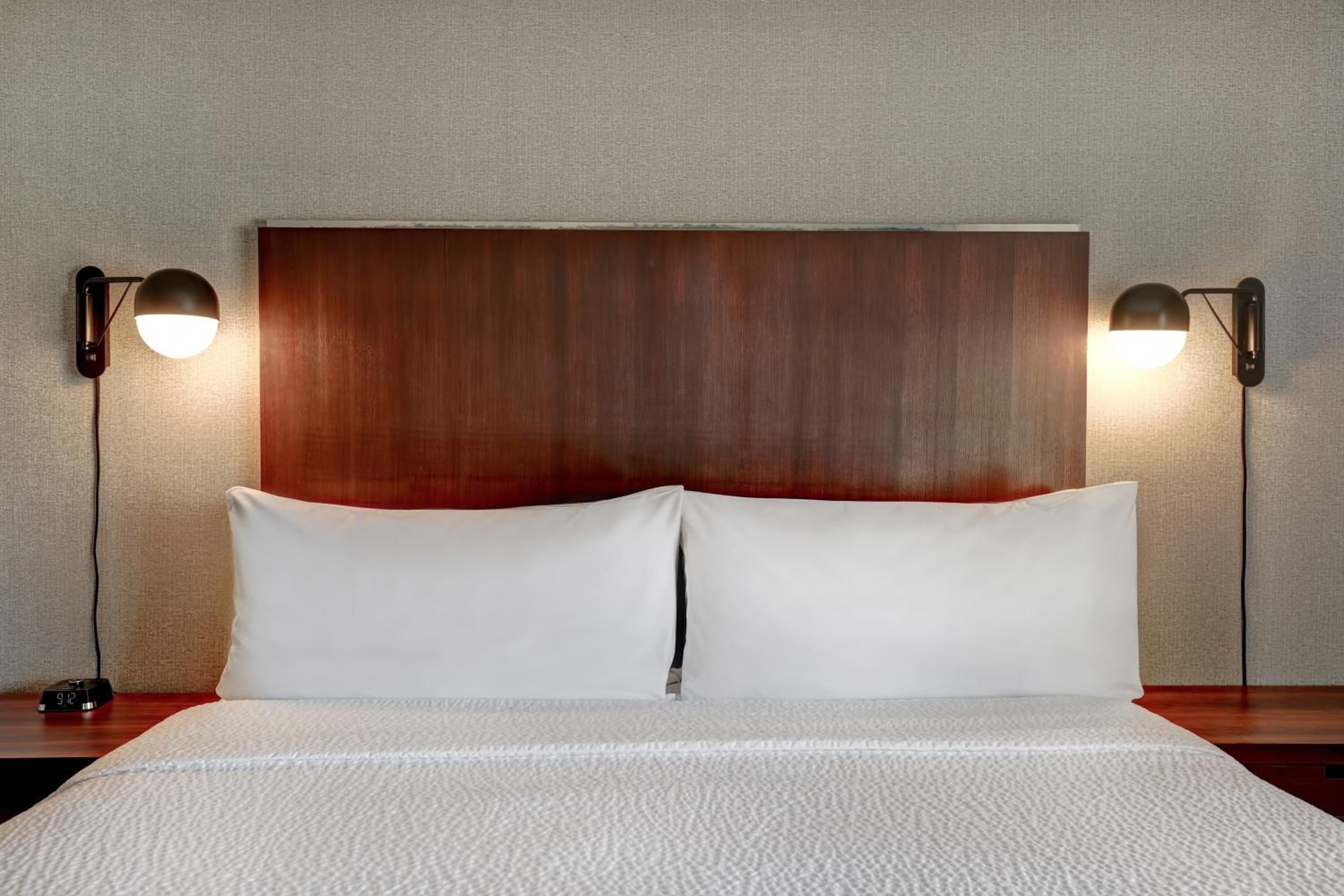 Standard King Room - Photo 4