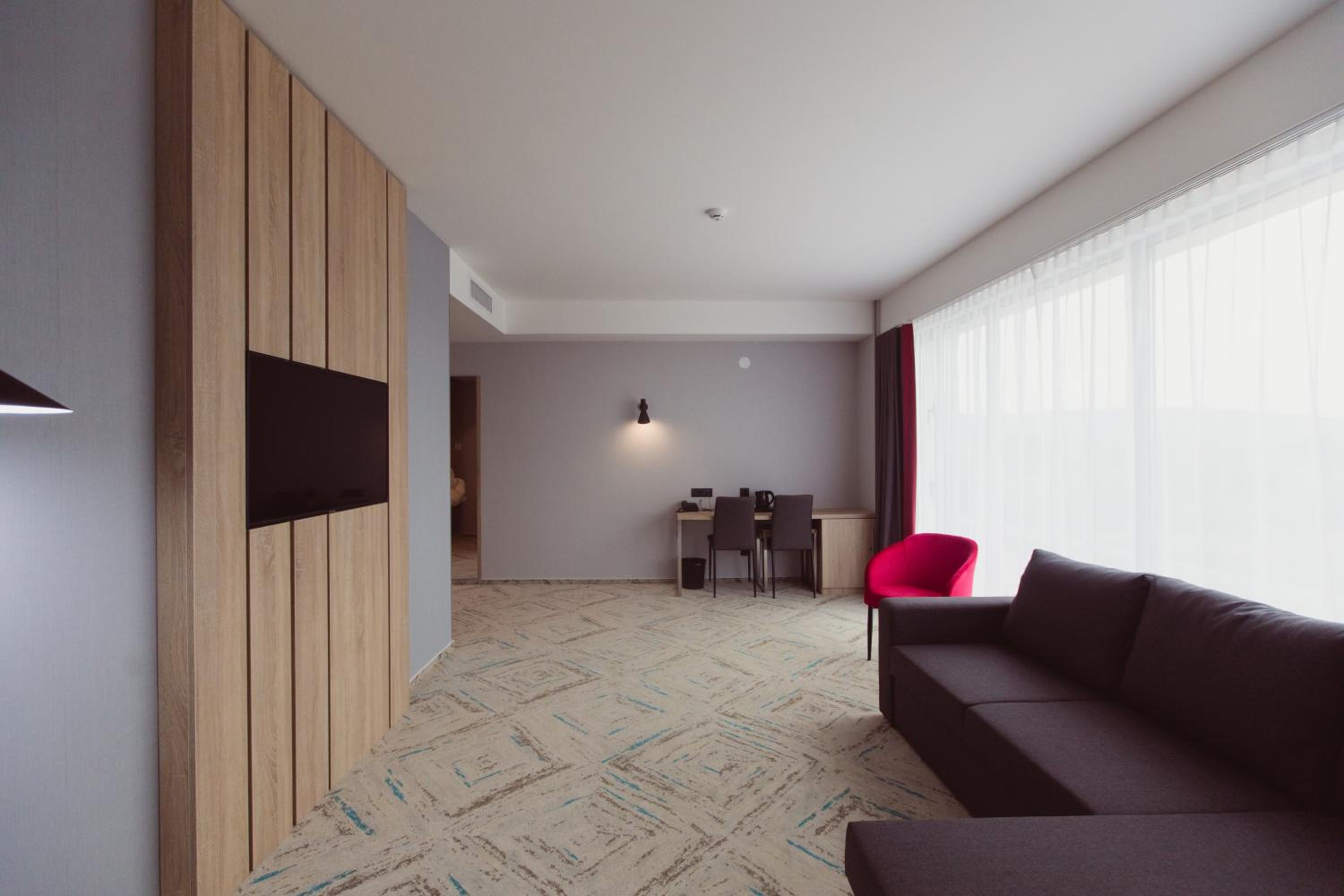 Executive King Suite - Non-Smoking - Photo 4