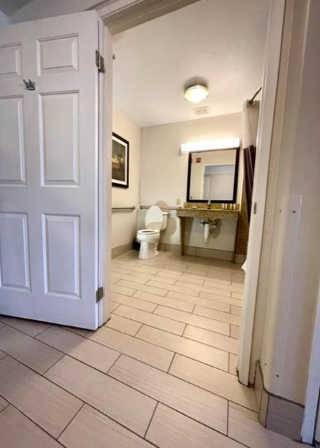 King Room - Mobility Access/Non-Smoking - Photo 4