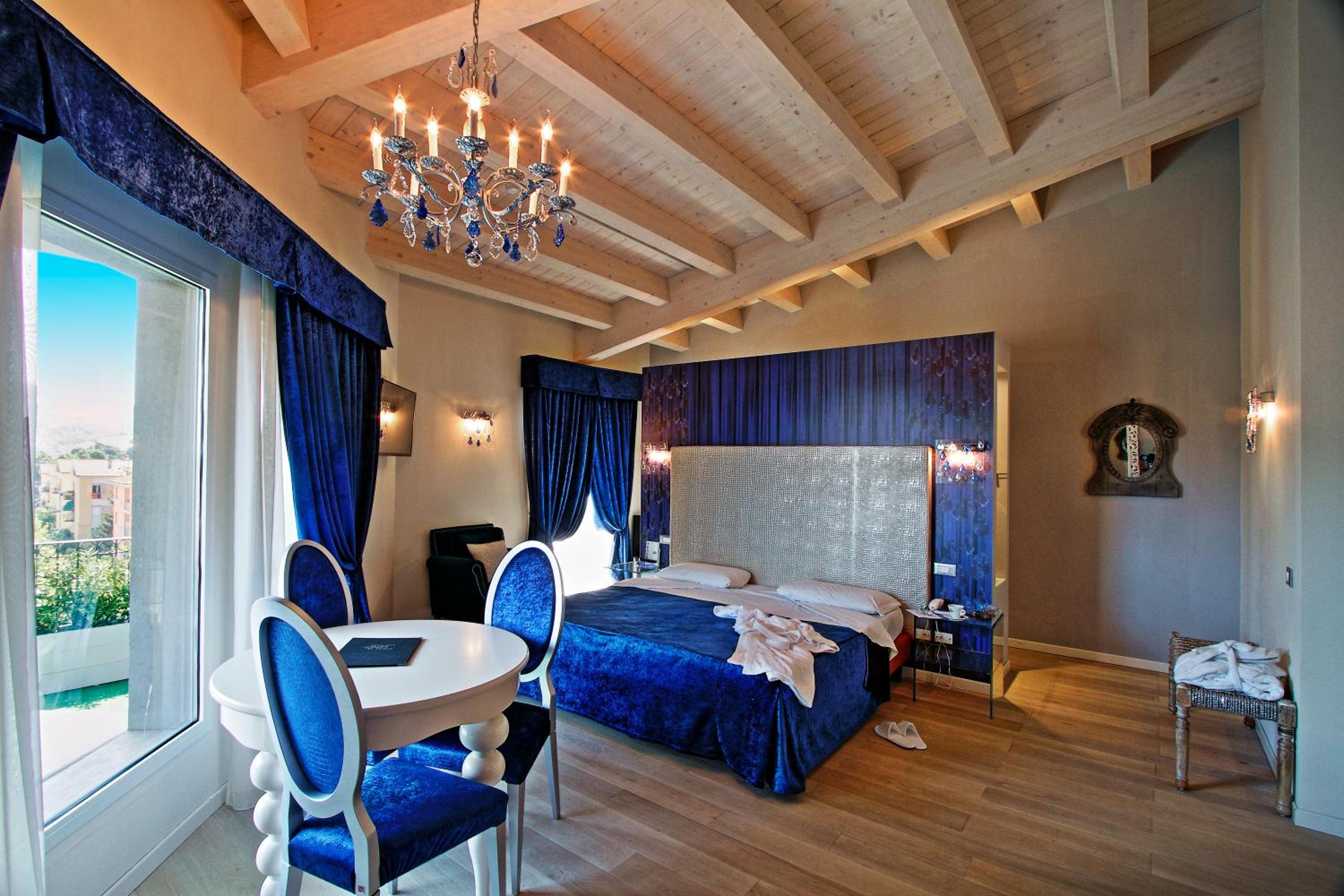 Suite with Balcony and Spa Bath photo 1