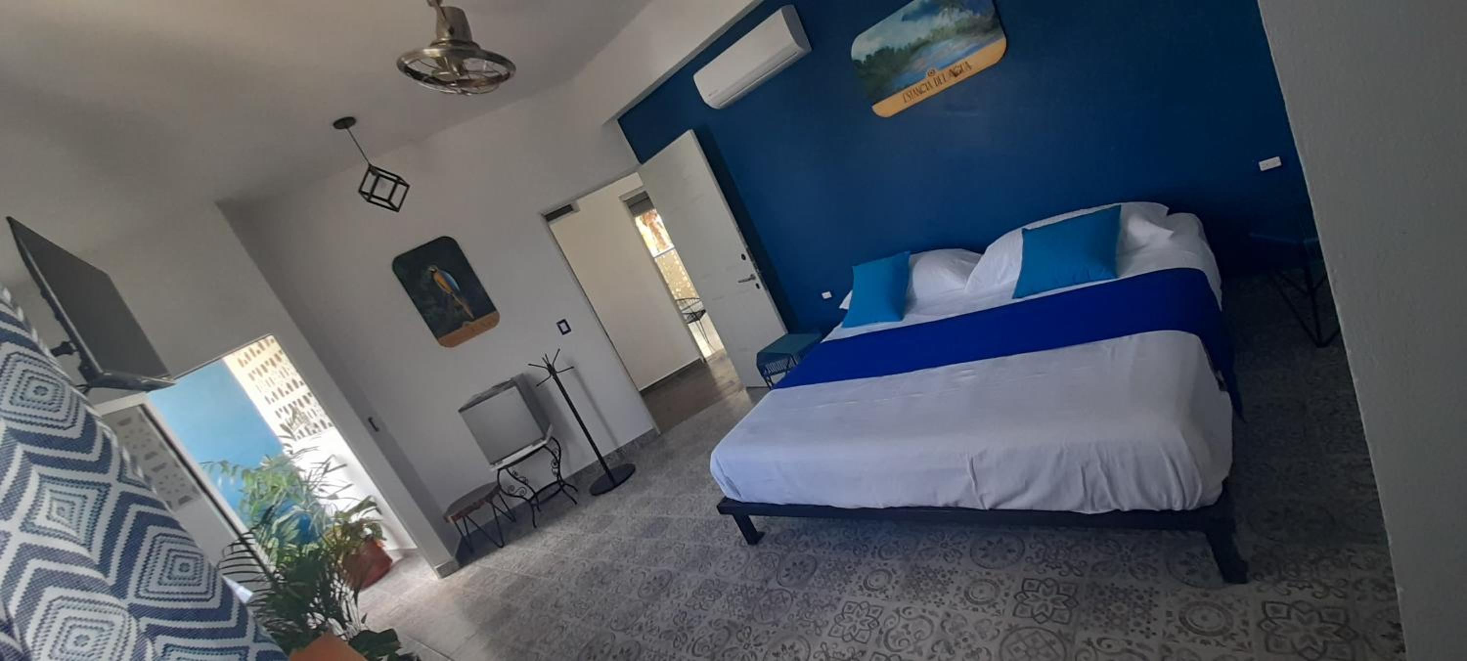 Large Double Room - Photo 3