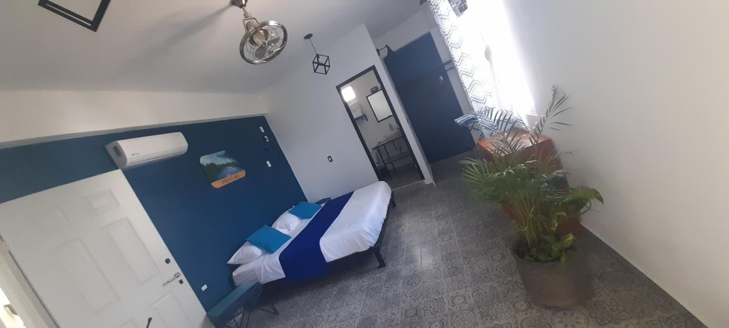 Large Double Room - Photo 4