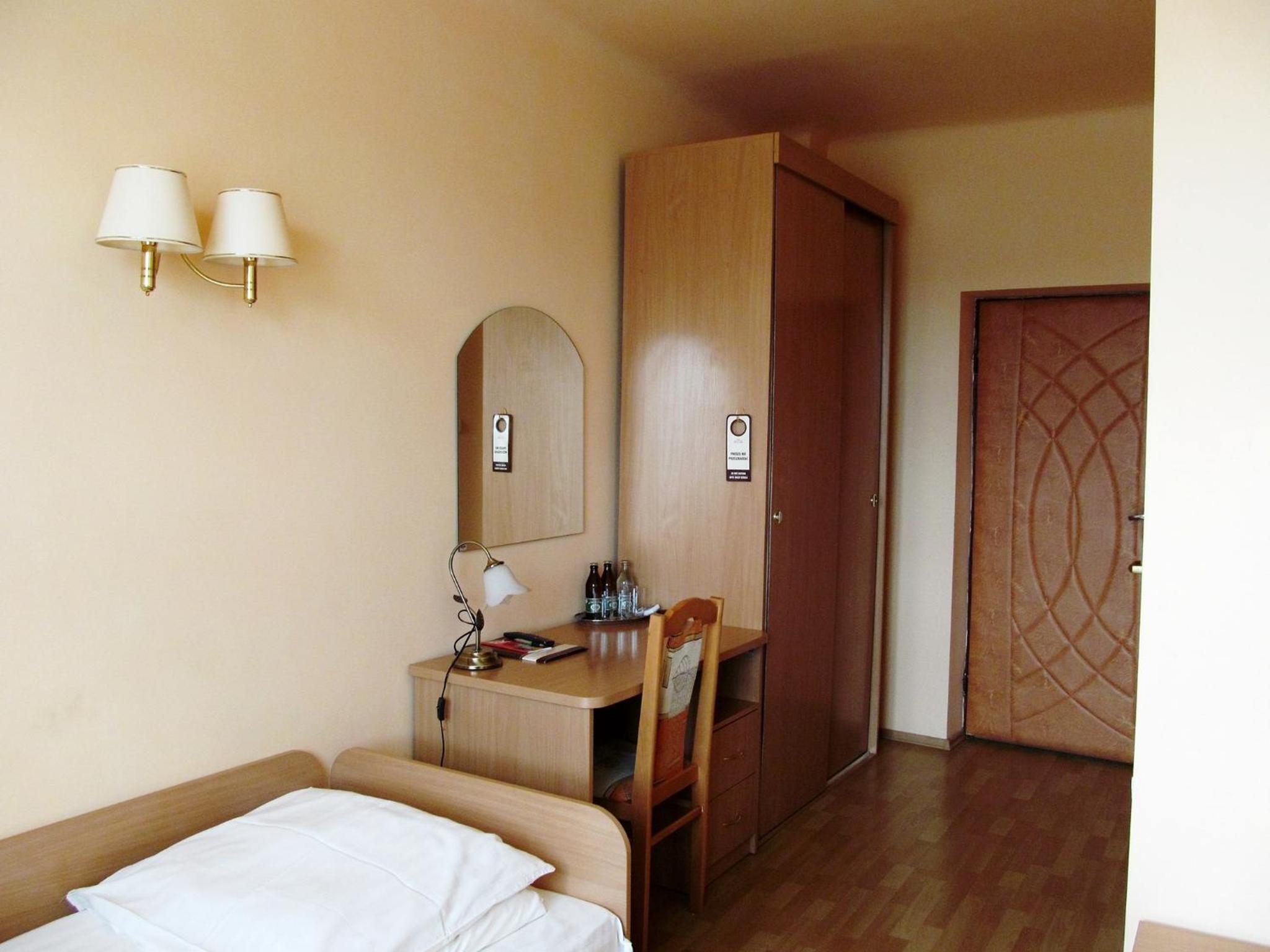 Economy Triple Room photo 1